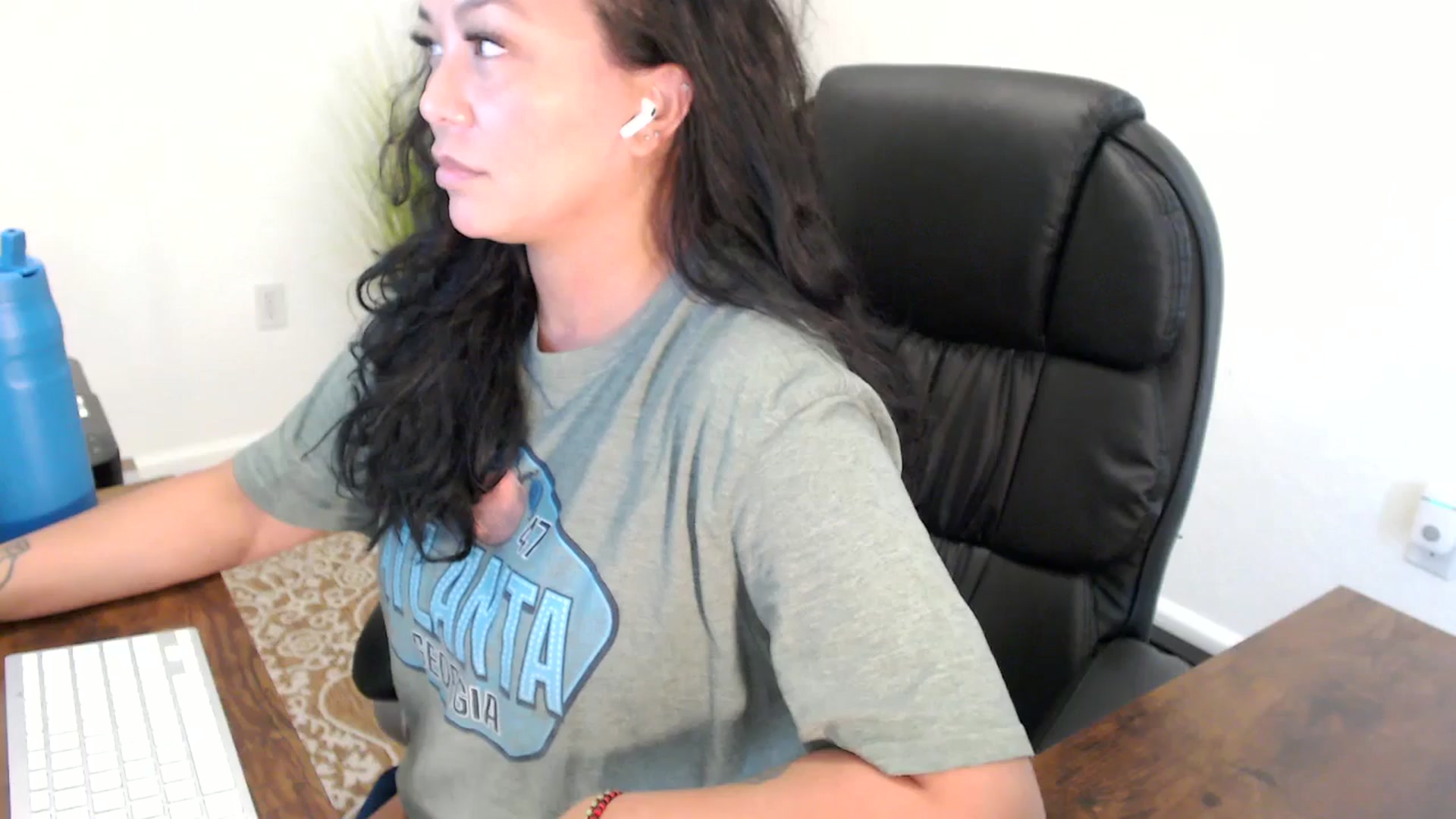 Gallery image thumbnail from MickaylaStar's myfreecams stream on, 08/18/2025, 20:21 image 16 of 20