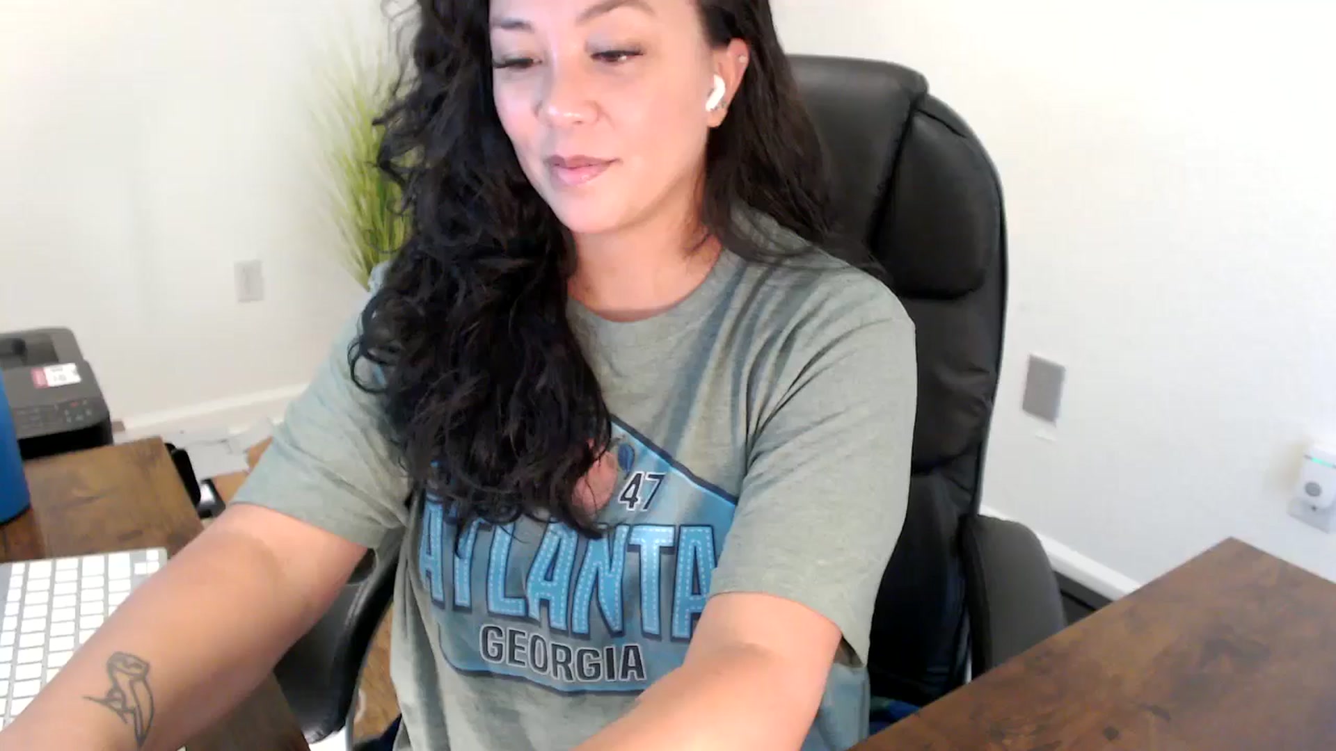 Gallery image thumbnail from MickaylaStar's myfreecams stream on, 08/18/2025, 20:21 image 10 of 20