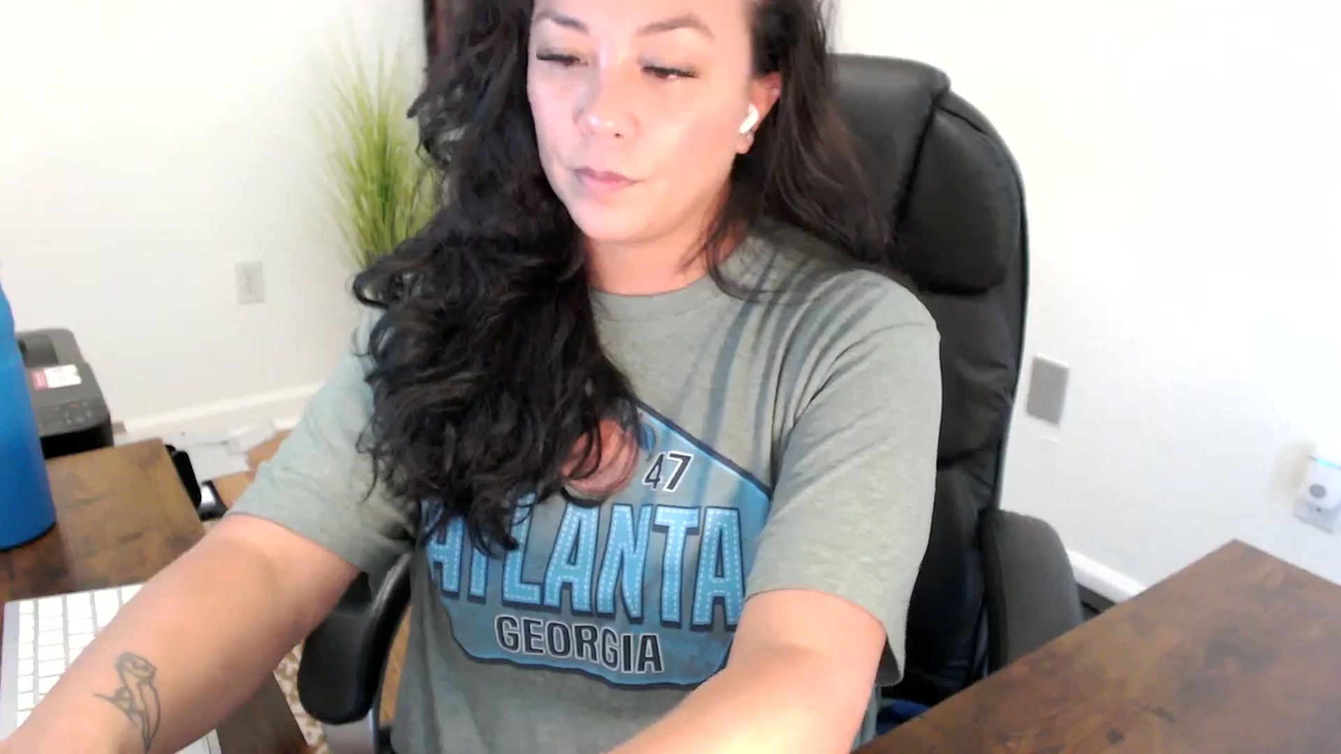 Gallery image thumbnail from MickaylaStar's myfreecams stream on, 08/18/2025, 20:43 image 2 of 20
