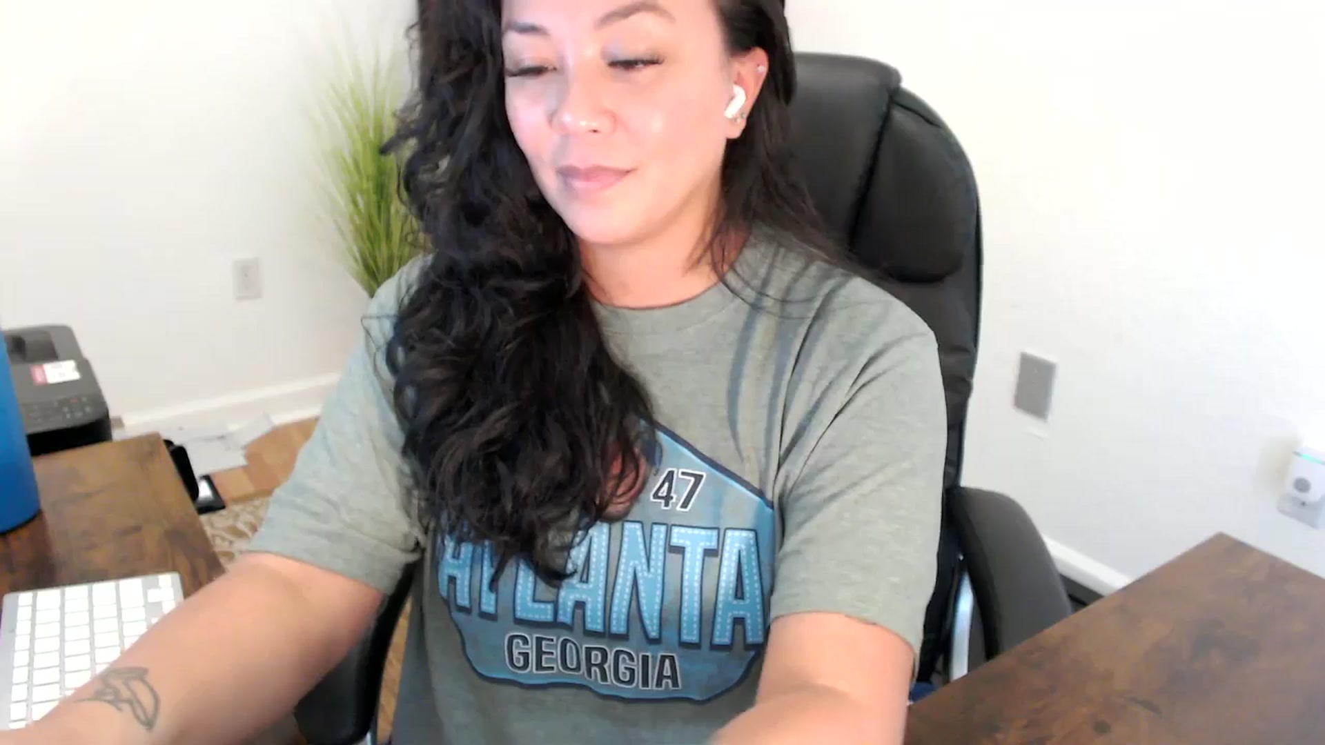 Gallery image thumbnail from MickaylaStar's myfreecams stream on, 08/18/2025, 20:43 image 7 of 20