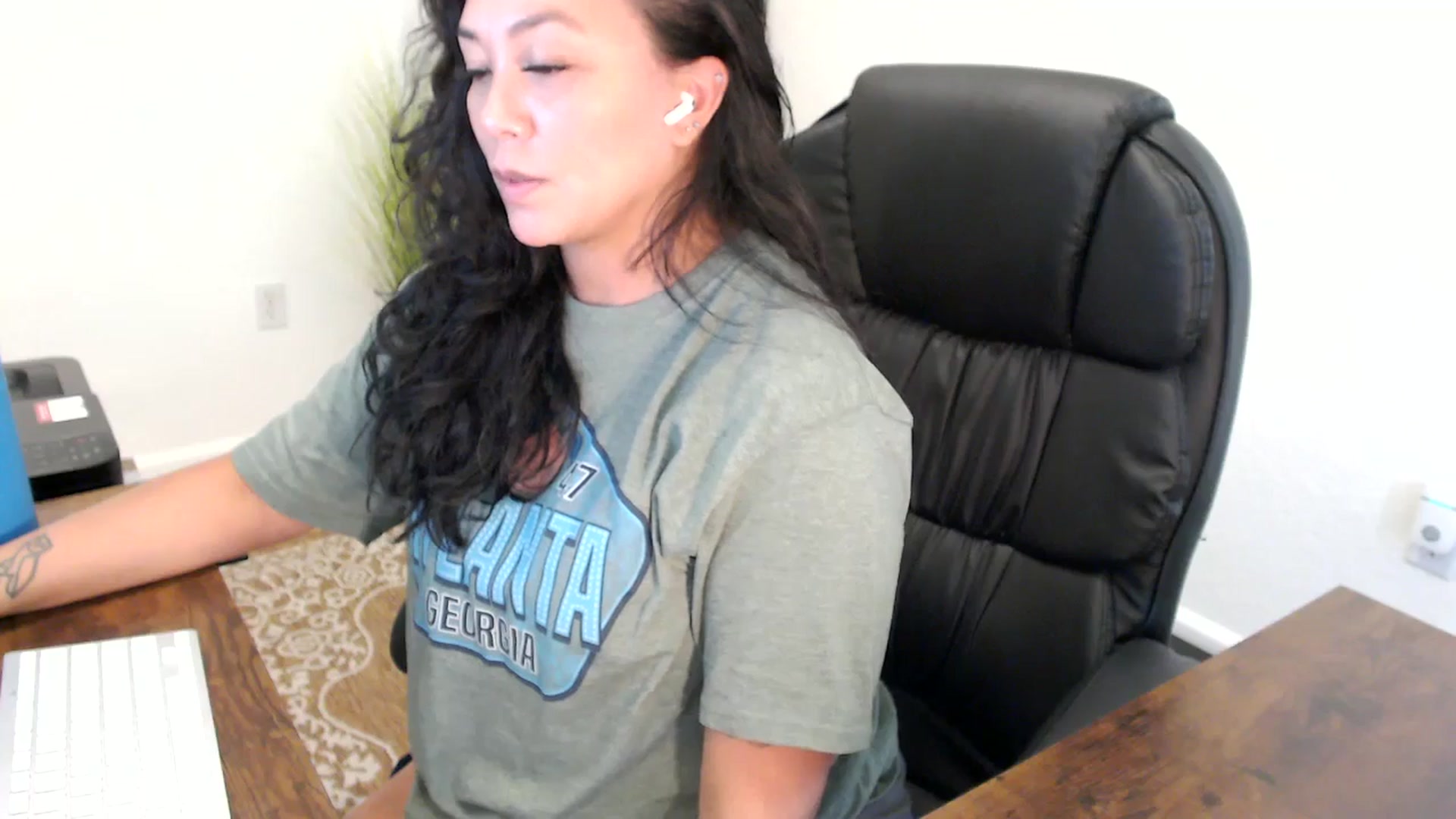Gallery image thumbnail from MickaylaStar's myfreecams stream on, 08/18/2025, 20:43 image 6 of 20
