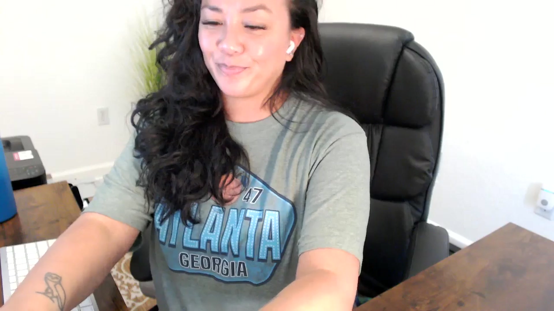 Gallery image thumbnail from MickaylaStar's myfreecams stream on, 08/18/2025, 20:43 image 10 of 20