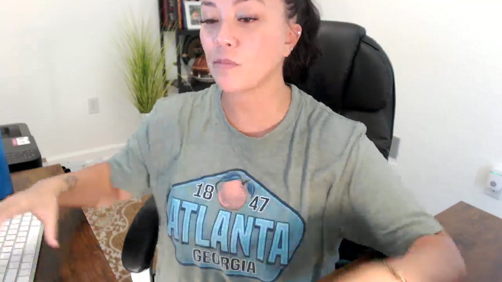 Gallery image thumbnail from MickaylaStar's myfreecams stream on, 08/18/2025, 21:20 image 4 of 20