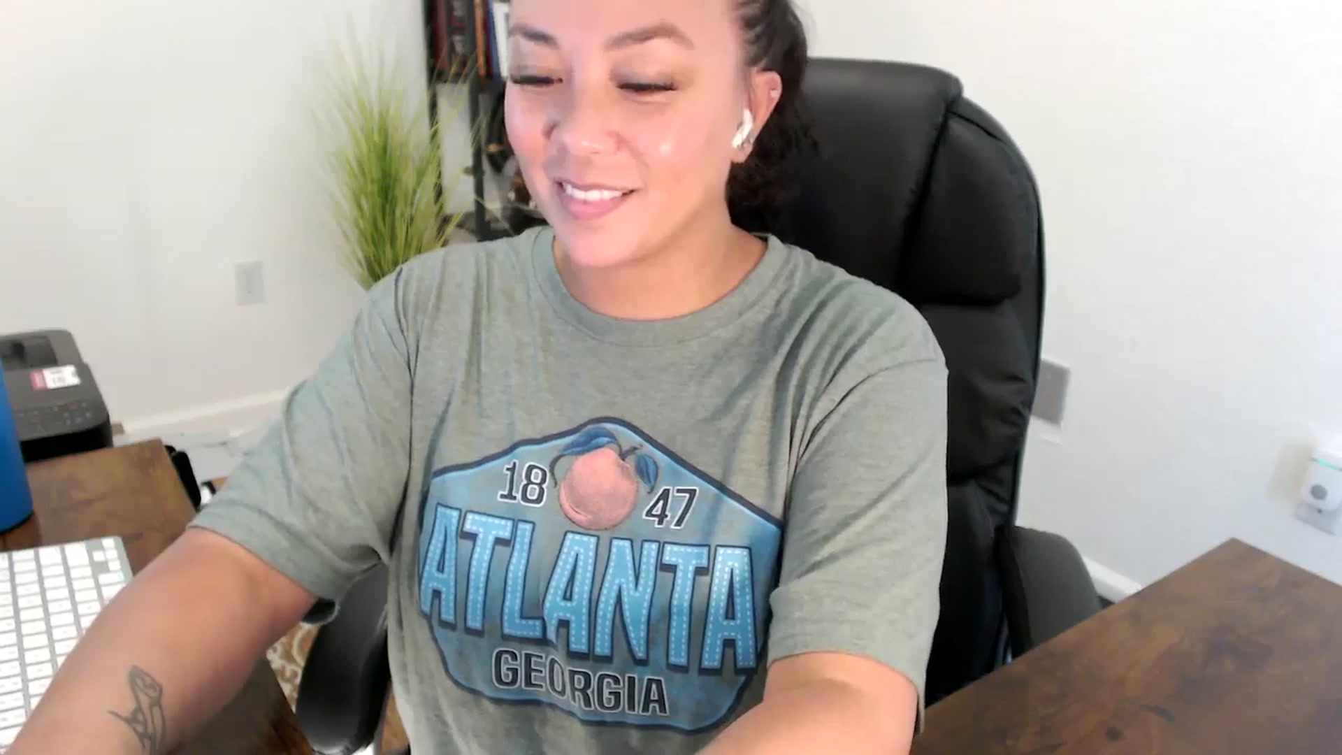 Gallery image thumbnail from MickaylaStar's myfreecams stream on, 08/18/2025, 21:20 image 9 of 20