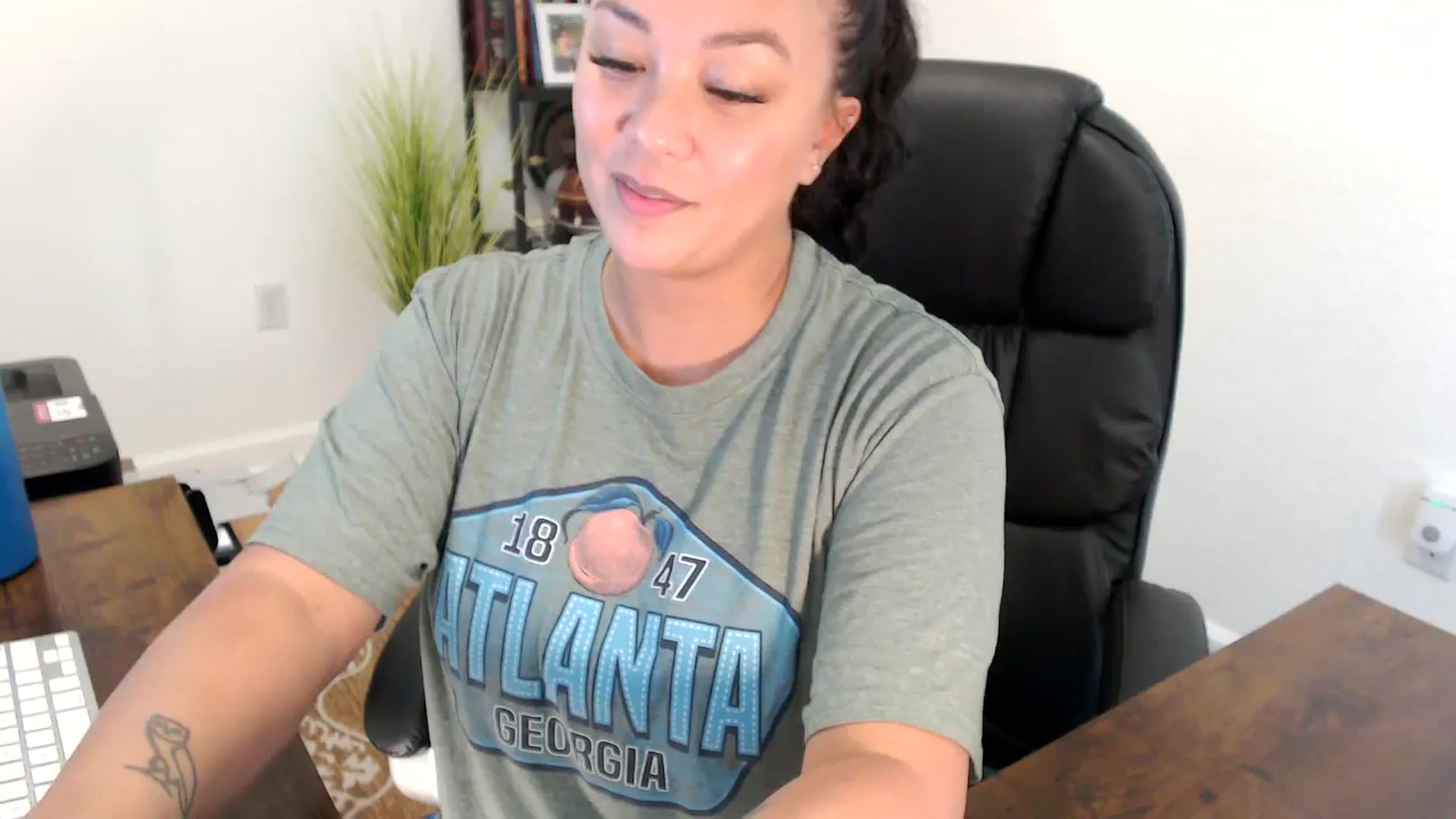 Gallery image thumbnail from MickaylaStar's myfreecams stream on, 08/18/2025, 21:20 image 5 of 20