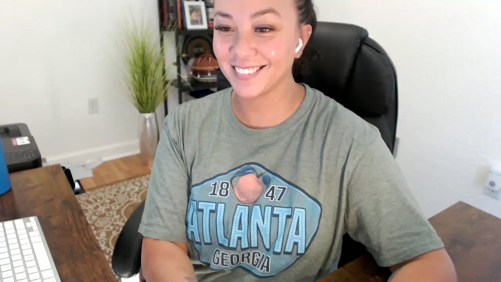 Gallery image thumbnail from MickaylaStar's myfreecams stream on, 08/18/2025, 21:20 image 12 of 20