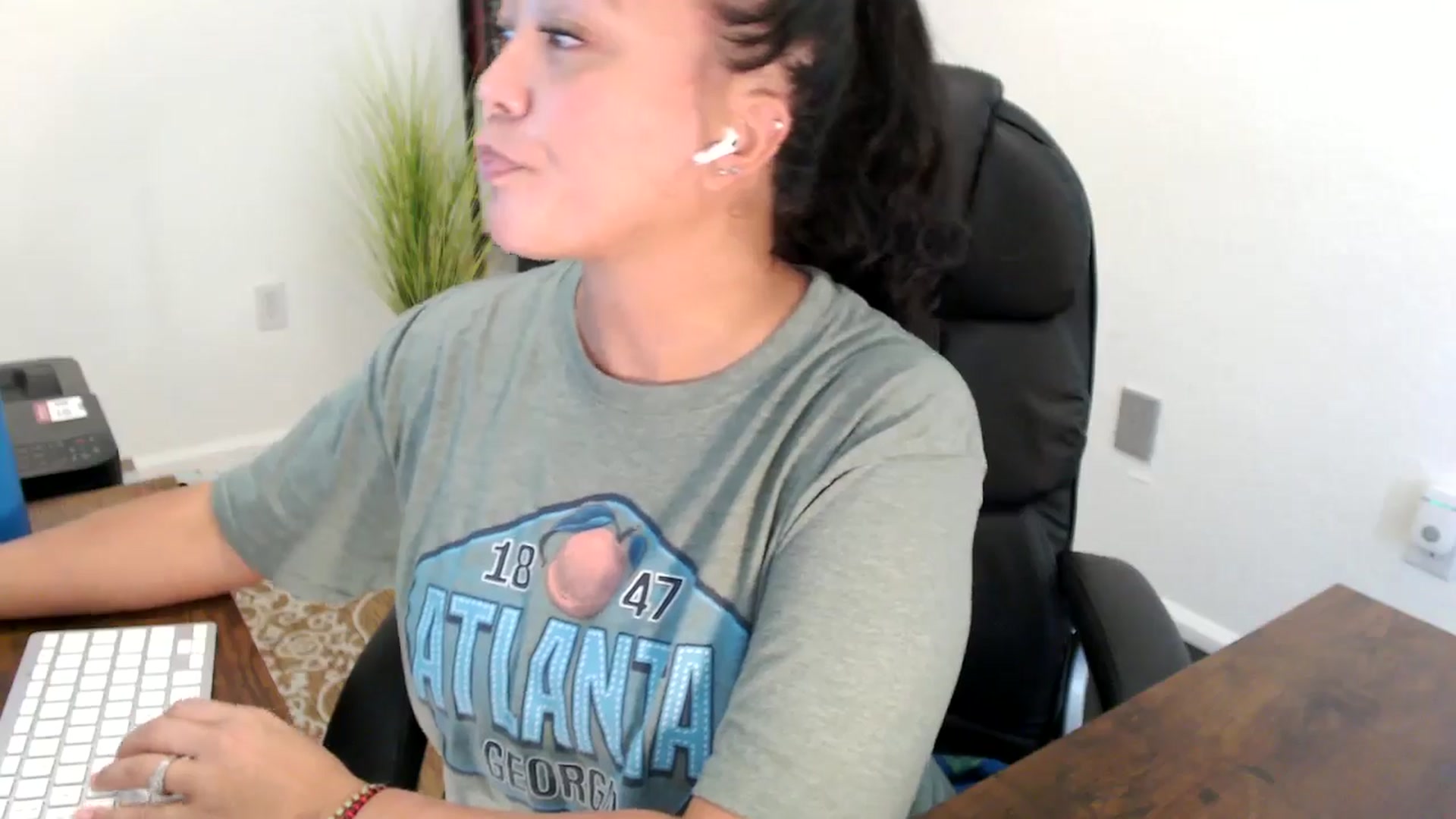 Gallery image thumbnail from MickaylaStar's myfreecams stream on, 08/18/2025, 21:20 image 11 of 20