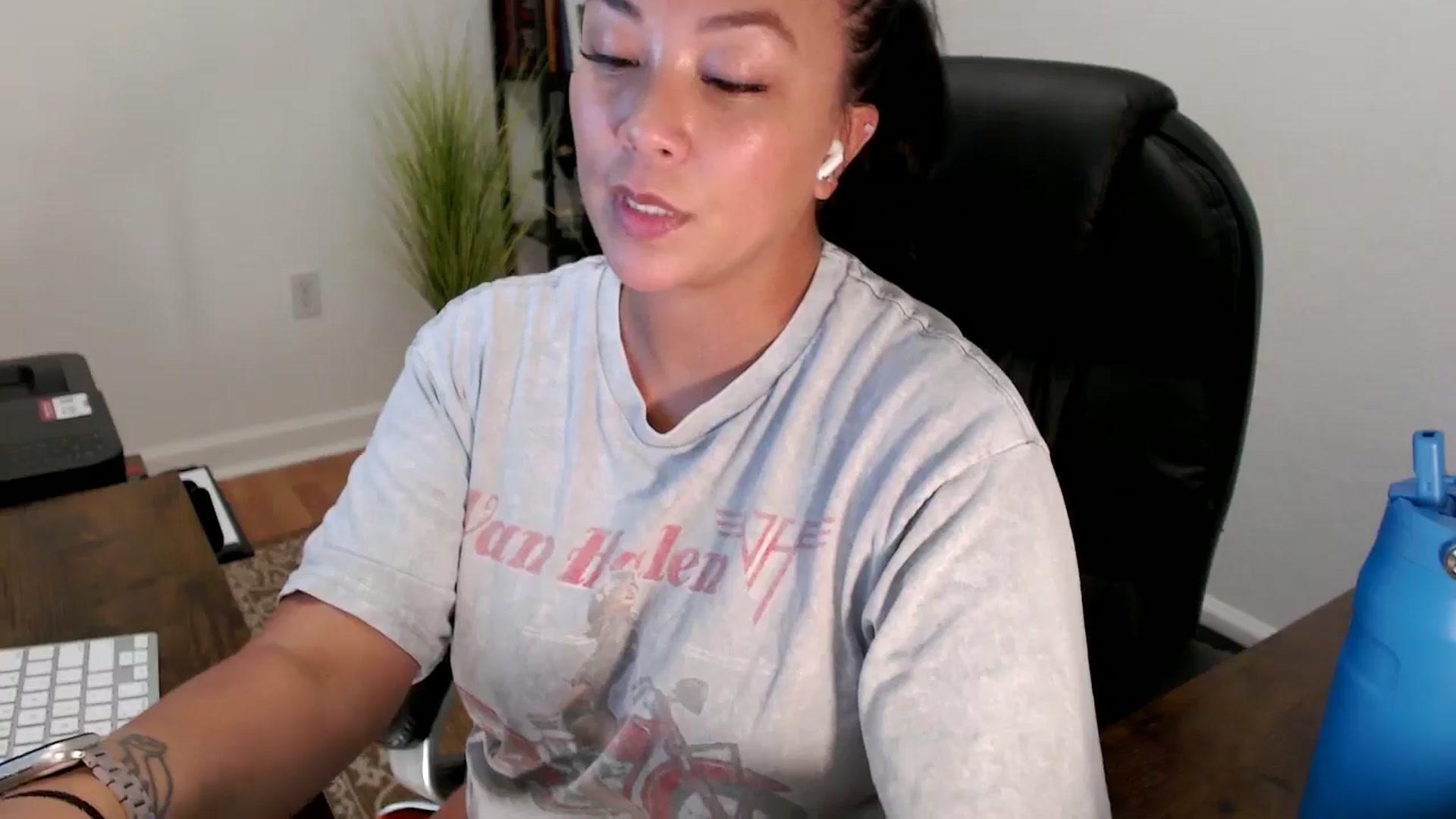 Gallery image thumbnail from MickaylaStar's myfreecams stream on, 08/19/2025, 17:31 image 19 of 20