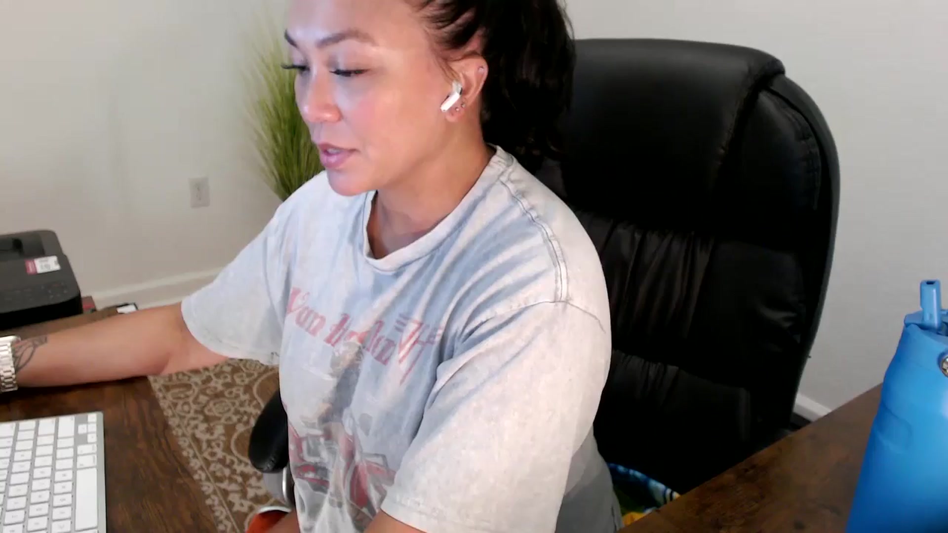 Gallery image thumbnail from MickaylaStar's myfreecams stream on, 08/19/2025, 17:31 image 17 of 20