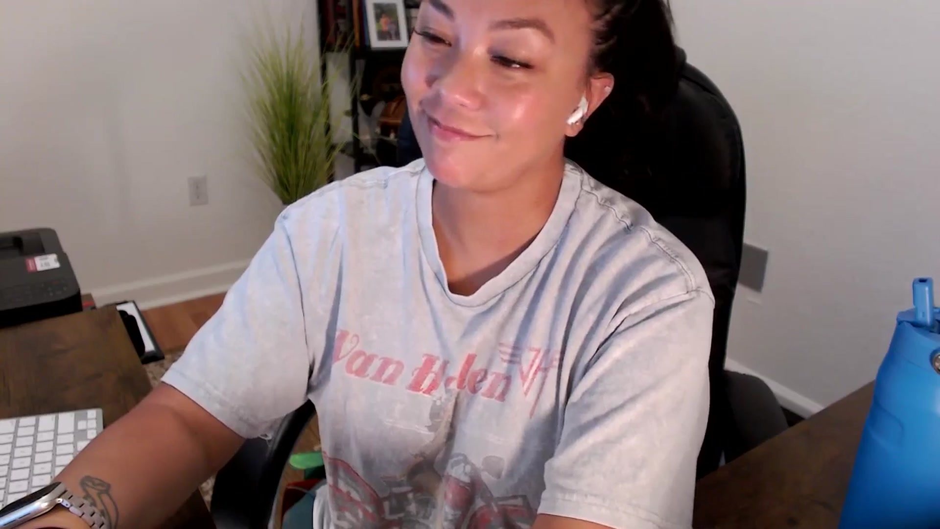 Gallery image thumbnail from MickaylaStar's myfreecams stream on, 08/19/2025, 17:31 image 14 of 20
