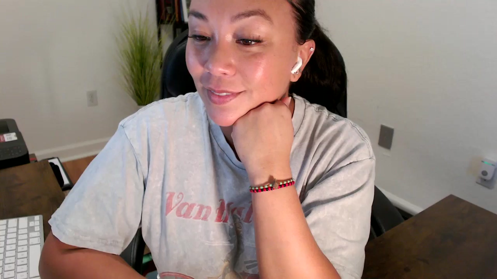 Gallery image thumbnail from MickaylaStar's myfreecams stream on, 08/19/2025, 17:31 image 1 of 20