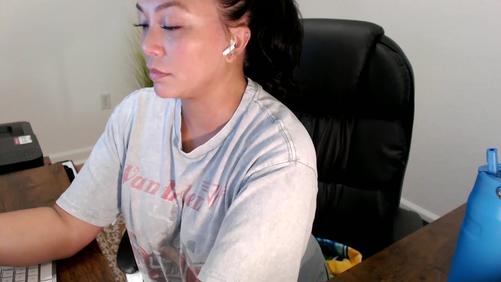 Gallery image thumbnail from MickaylaStar's myfreecams stream on, 08/19/2025, 17:31 image 10 of 20