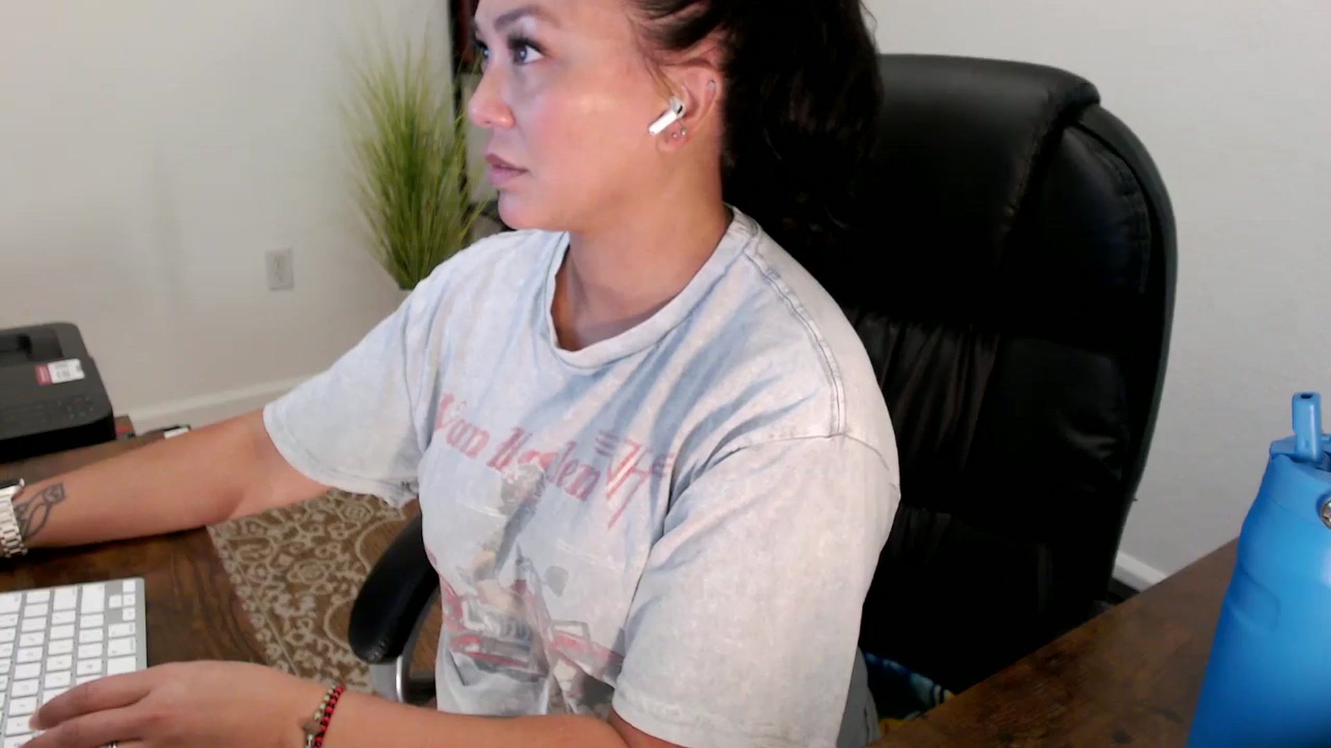 Gallery image thumbnail from MickaylaStar's myfreecams stream on, 08/19/2025, 17:31 image 18 of 20
