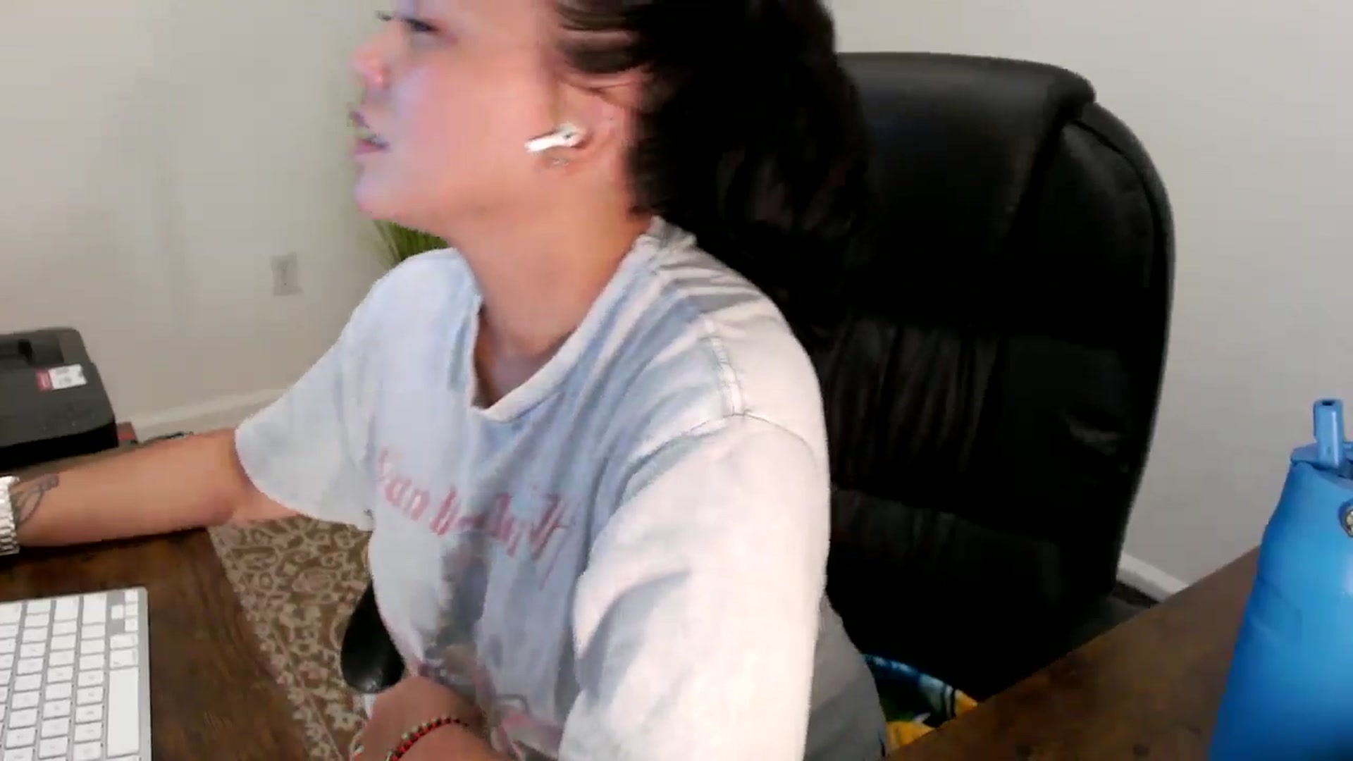 Gallery image thumbnail from MickaylaStar's myfreecams stream on, 08/19/2025, 17:31 image 15 of 20