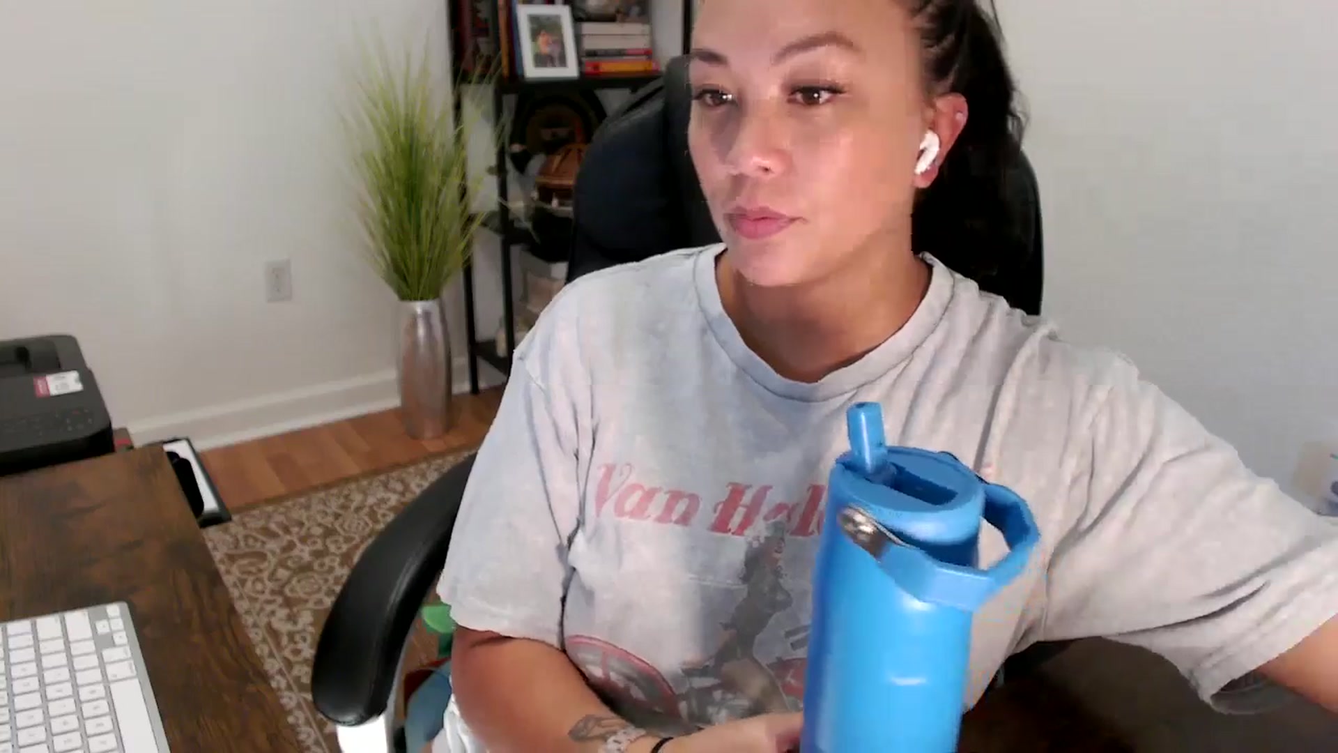 Gallery image thumbnail from MickaylaStar's myfreecams stream on, 08/19/2025, 18:09 image 8 of 20