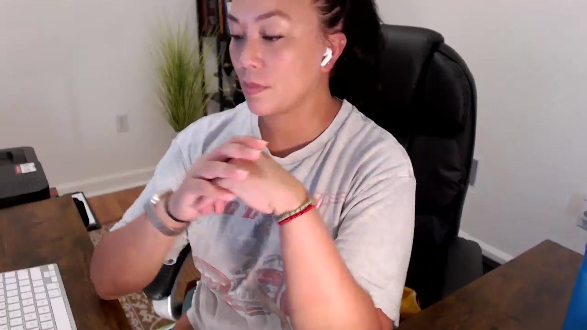 Gallery image thumbnail from MickaylaStar's myfreecams stream on, 08/19/2025, 18:09 image 5 of 20