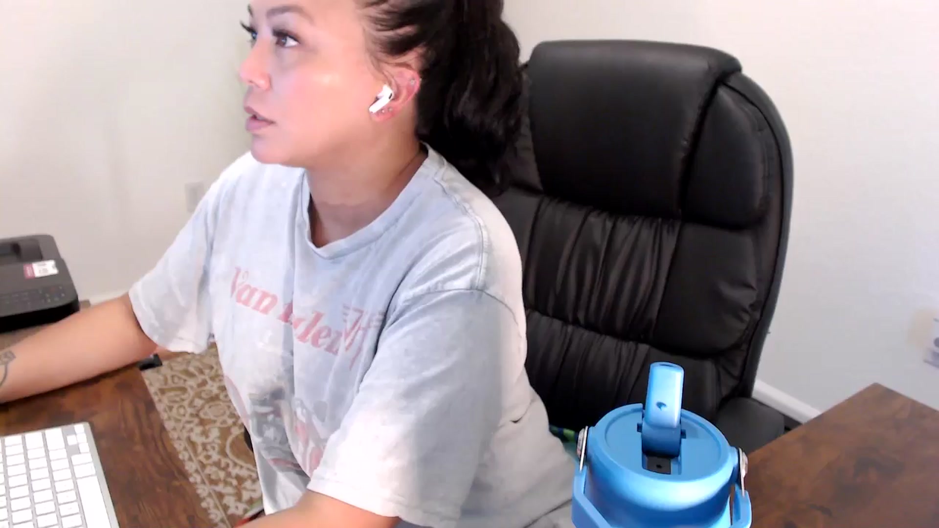 Gallery image thumbnail from MickaylaStar's myfreecams stream on, 08/19/2025, 18:09 image 10 of 20