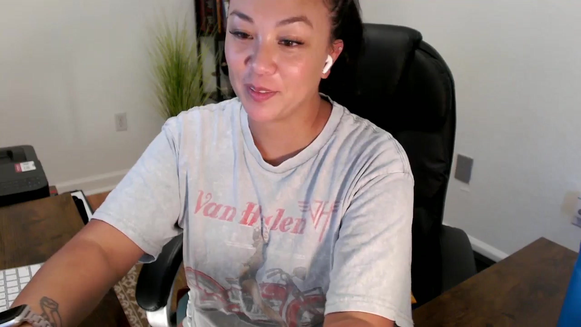 Gallery image thumbnail from MickaylaStar's myfreecams stream on, 08/19/2025, 18:09 image 3 of 20