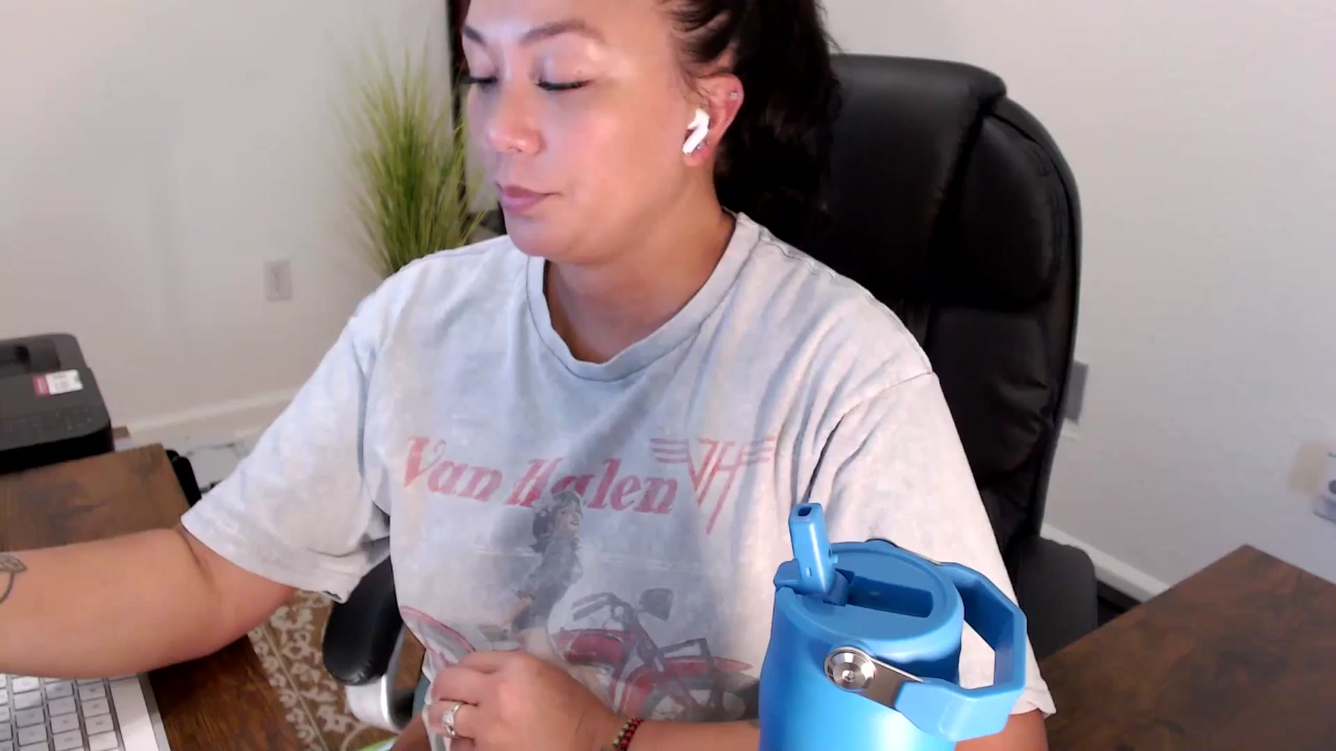 Gallery image thumbnail from MickaylaStar's myfreecams stream on, 08/19/2025, 18:09 image 13 of 20