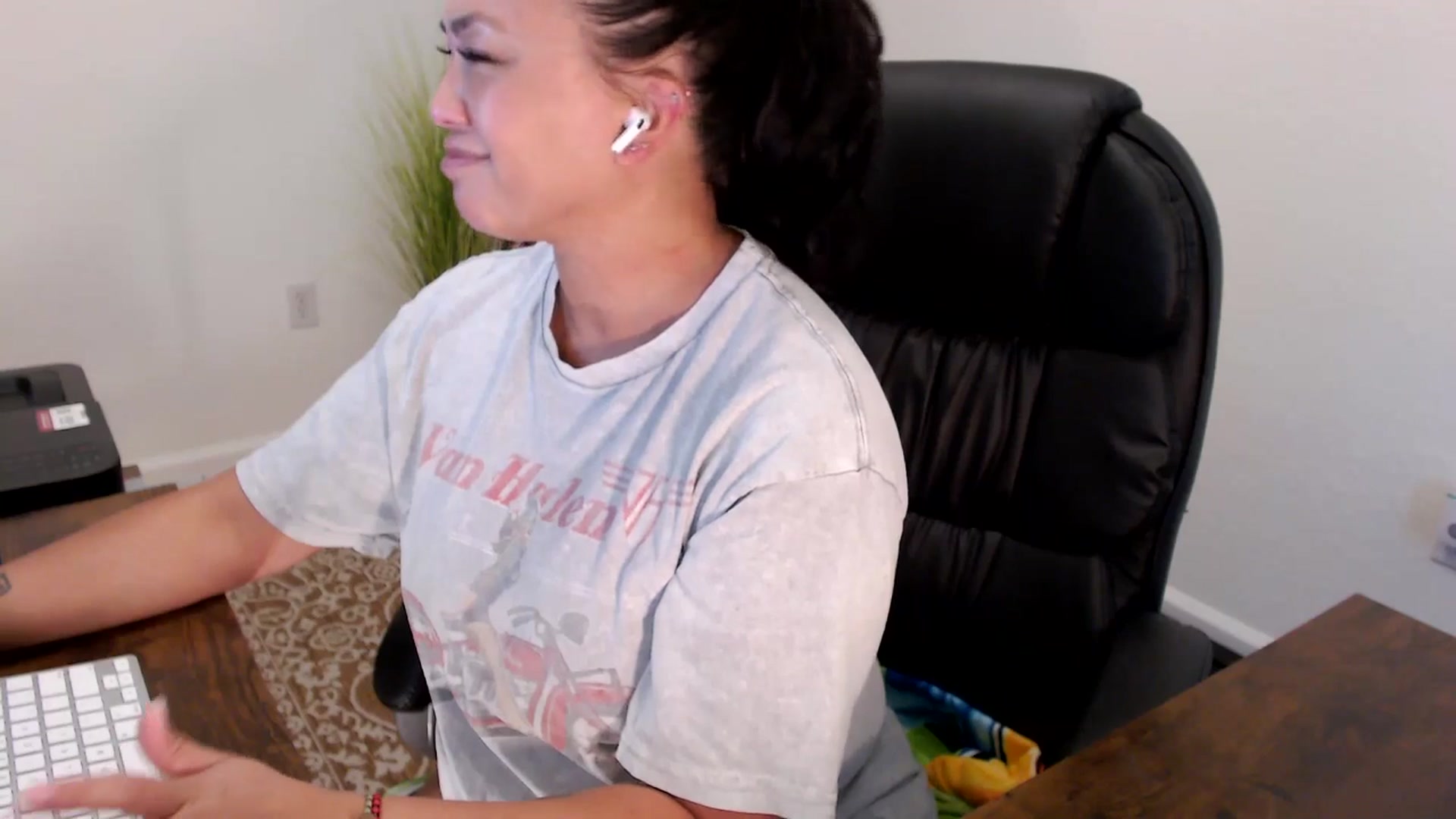 Gallery image thumbnail from MickaylaStar's myfreecams stream on, 08/19/2025, 18:09 image 18 of 20