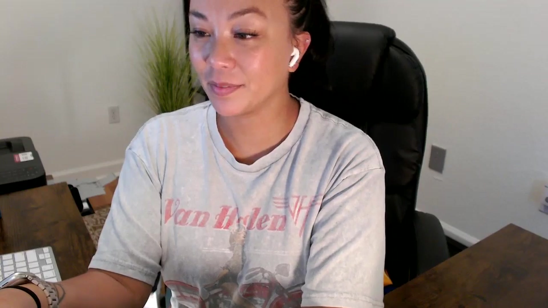 Gallery image thumbnail from MickaylaStar's myfreecams stream on, 08/19/2025, 18:09 image 19 of 20