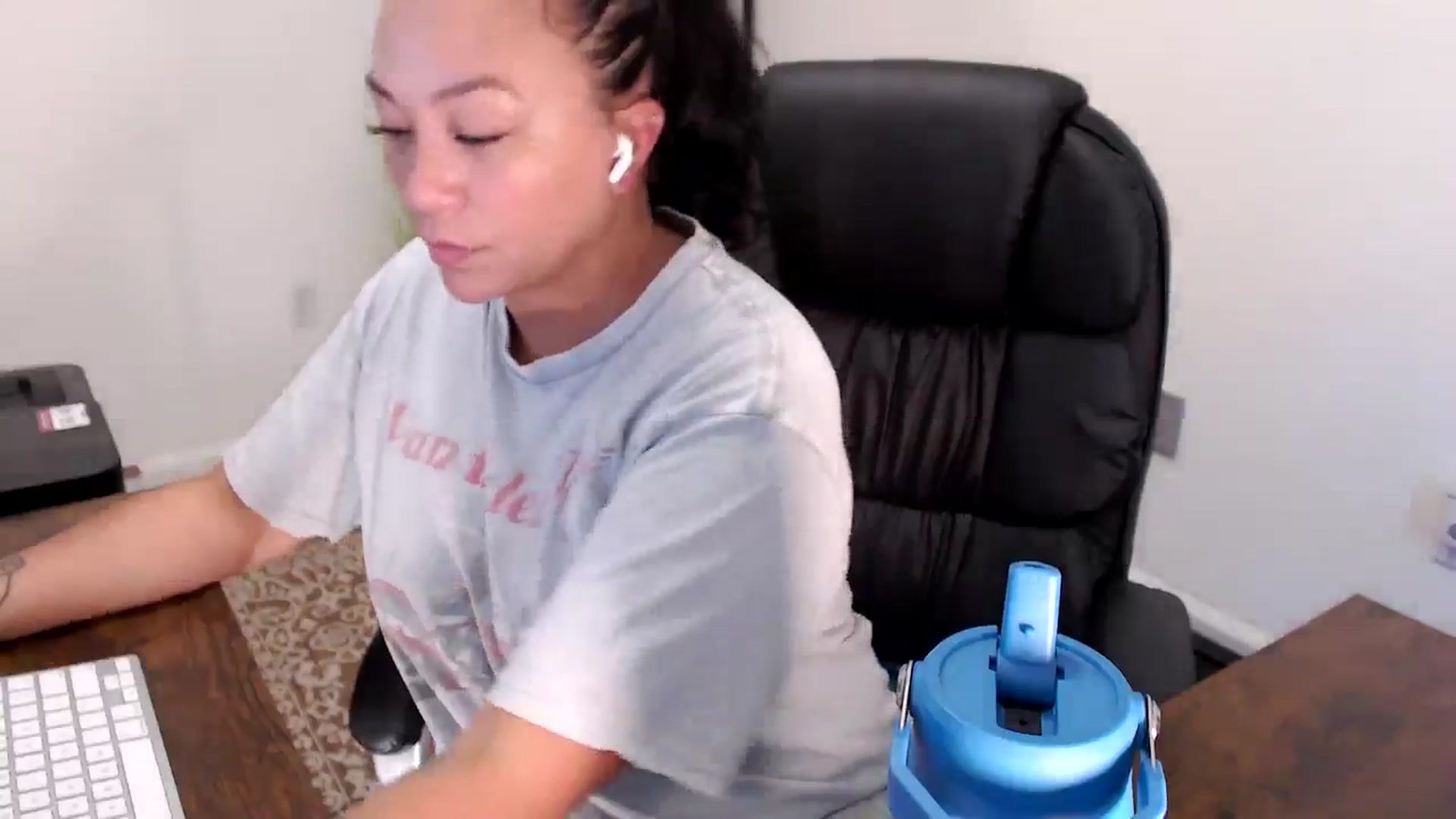 Gallery image thumbnail from MickaylaStar's myfreecams stream on, 08/19/2025, 18:09 image 9 of 20
