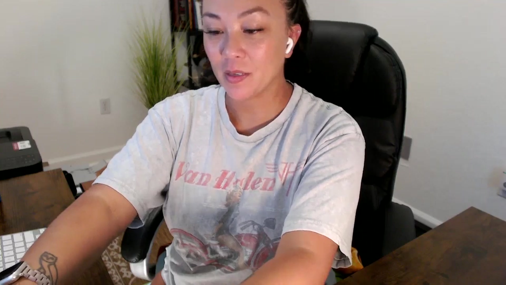 Gallery image thumbnail from MickaylaStar's myfreecams stream on, 08/19/2025, 18:09 image 20 of 20
