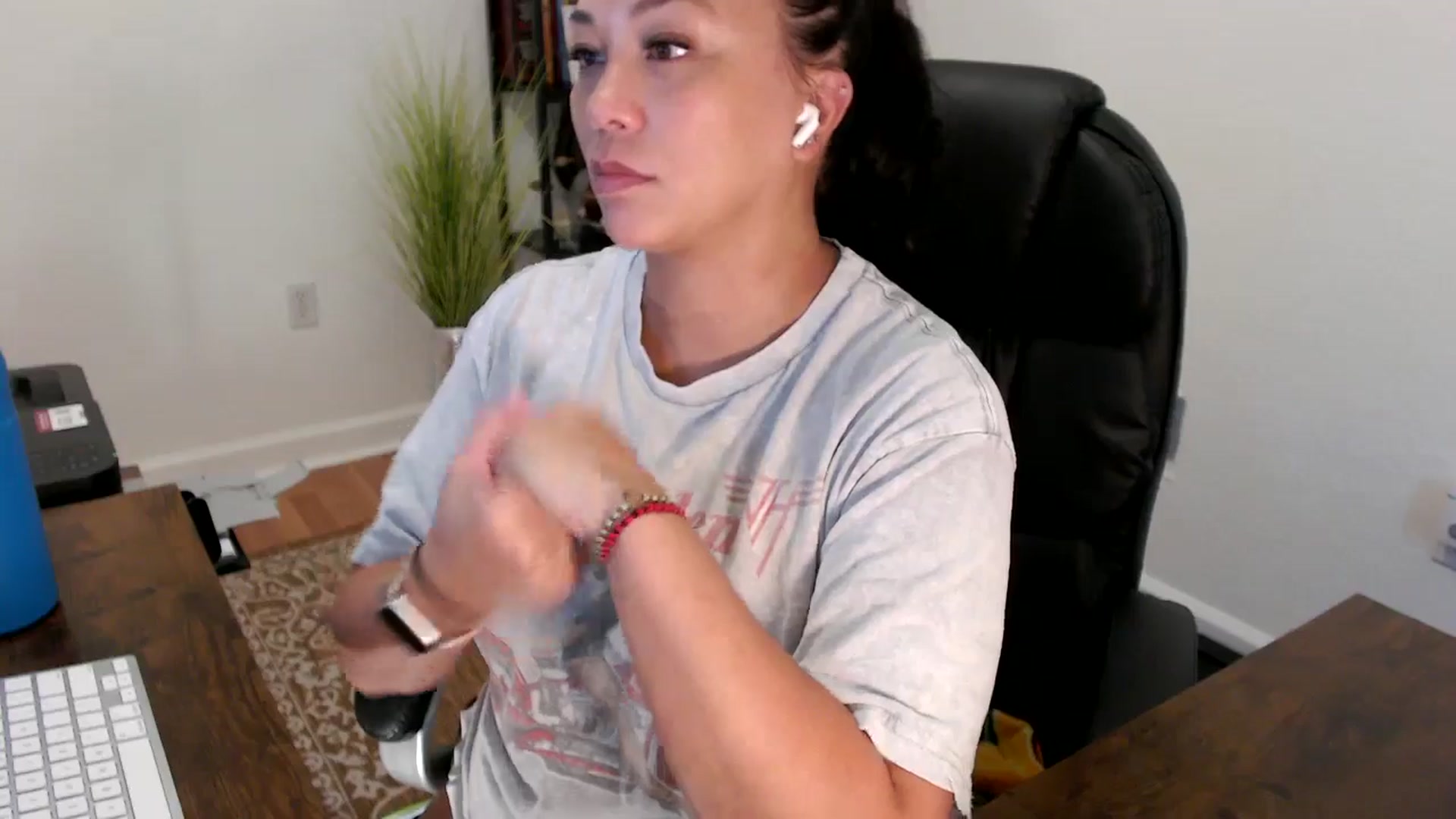 Gallery image thumbnail from MickaylaStar's myfreecams stream on, 08/19/2025, 18:21 image 15 of 20