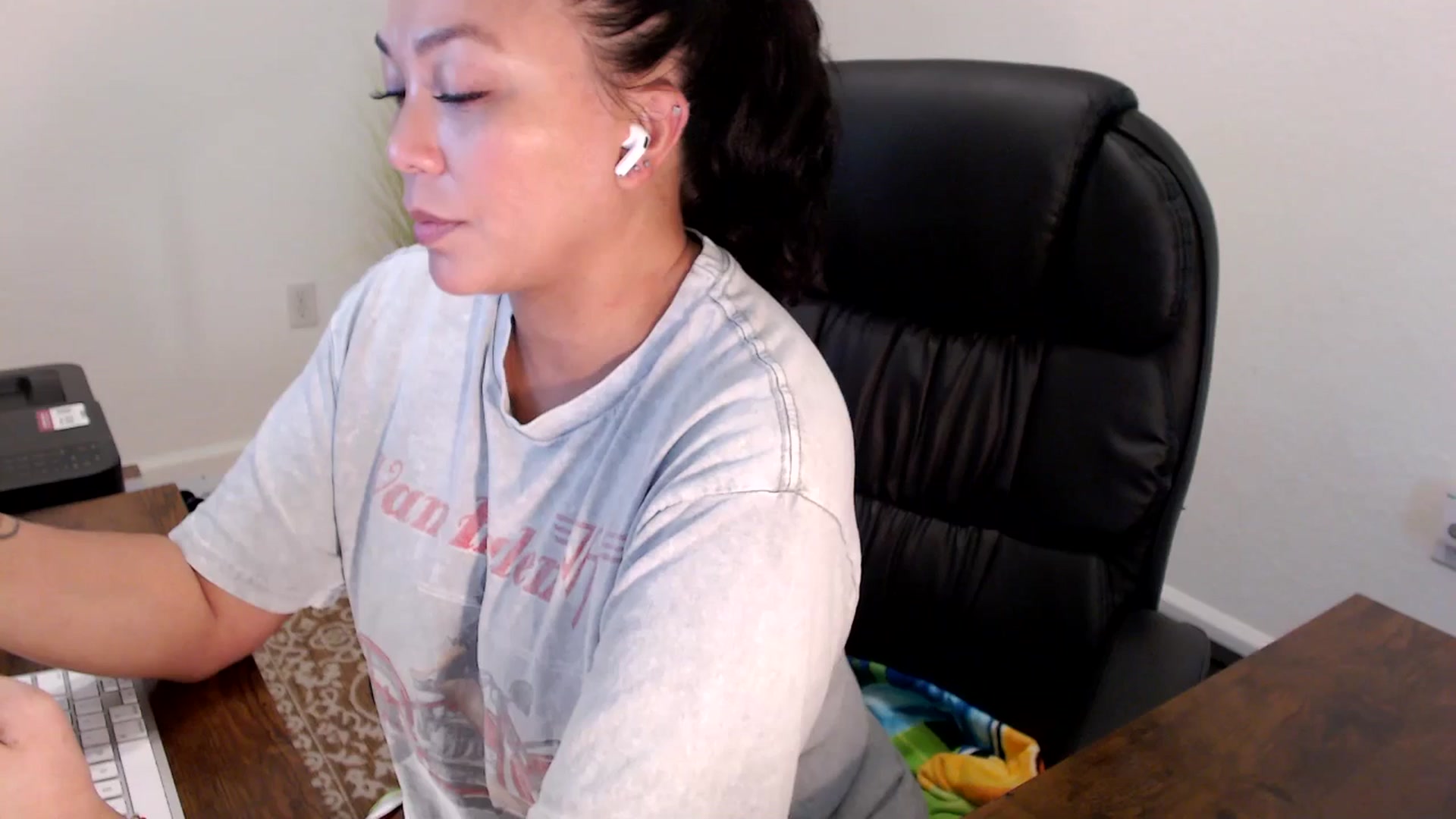 Gallery image thumbnail from MickaylaStar's myfreecams stream on, 08/19/2025, 18:21 image 12 of 20