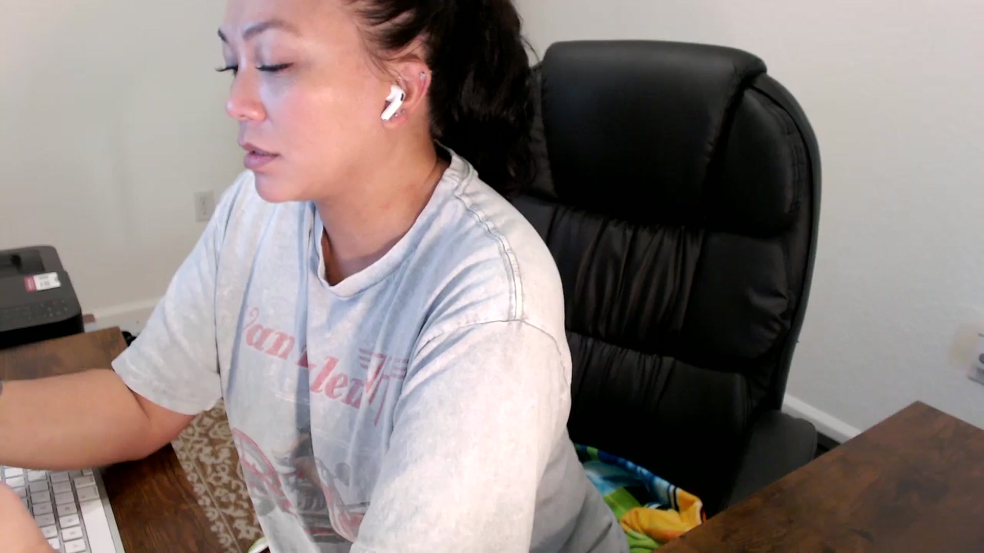 Gallery image thumbnail from MickaylaStar's myfreecams stream on, 08/19/2025, 18:21 image 10 of 20