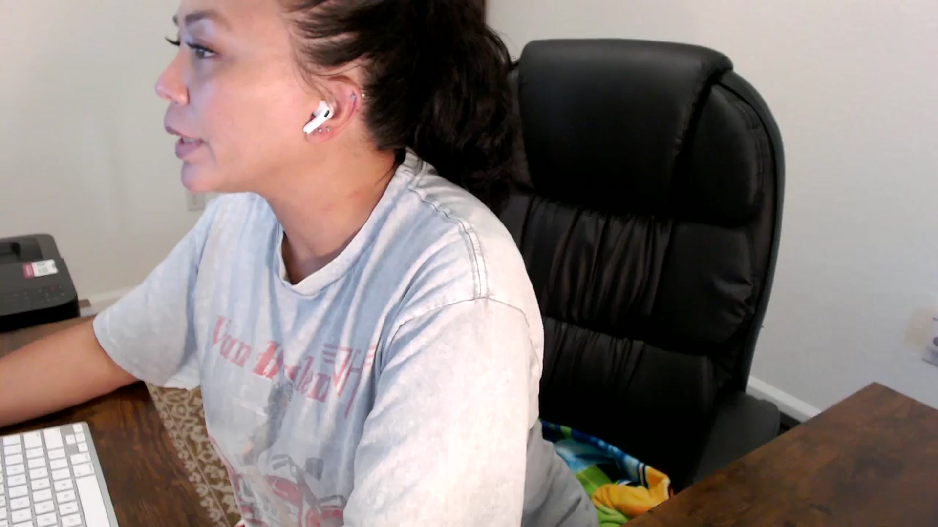 Gallery image thumbnail from MickaylaStar's myfreecams stream on, 08/19/2025, 18:21 image 2 of 20