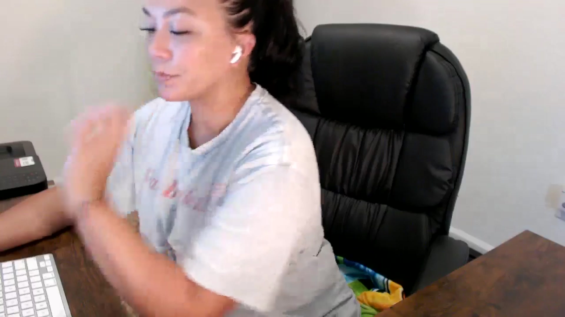 Gallery image thumbnail from MickaylaStar's myfreecams stream on, 08/19/2025, 18:21 image 5 of 20