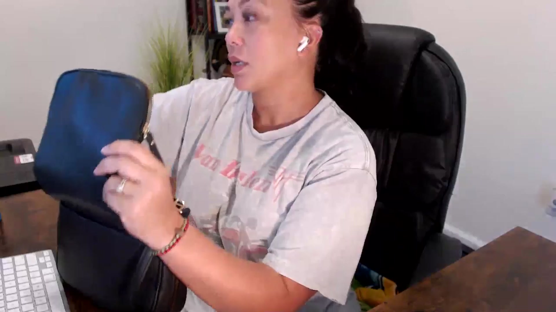 Gallery image thumbnail from MickaylaStar's myfreecams stream on, 08/19/2025, 18:21 image 14 of 20