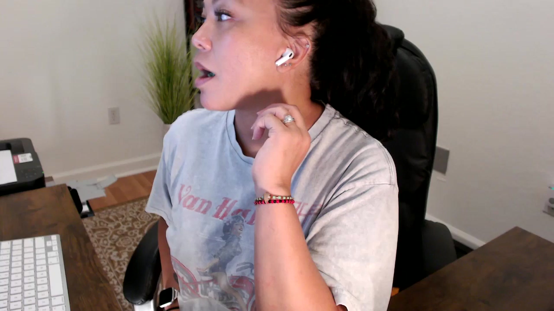 Gallery image thumbnail from MickaylaStar's myfreecams stream on, 08/19/2025, 19:59 image 13 of 20