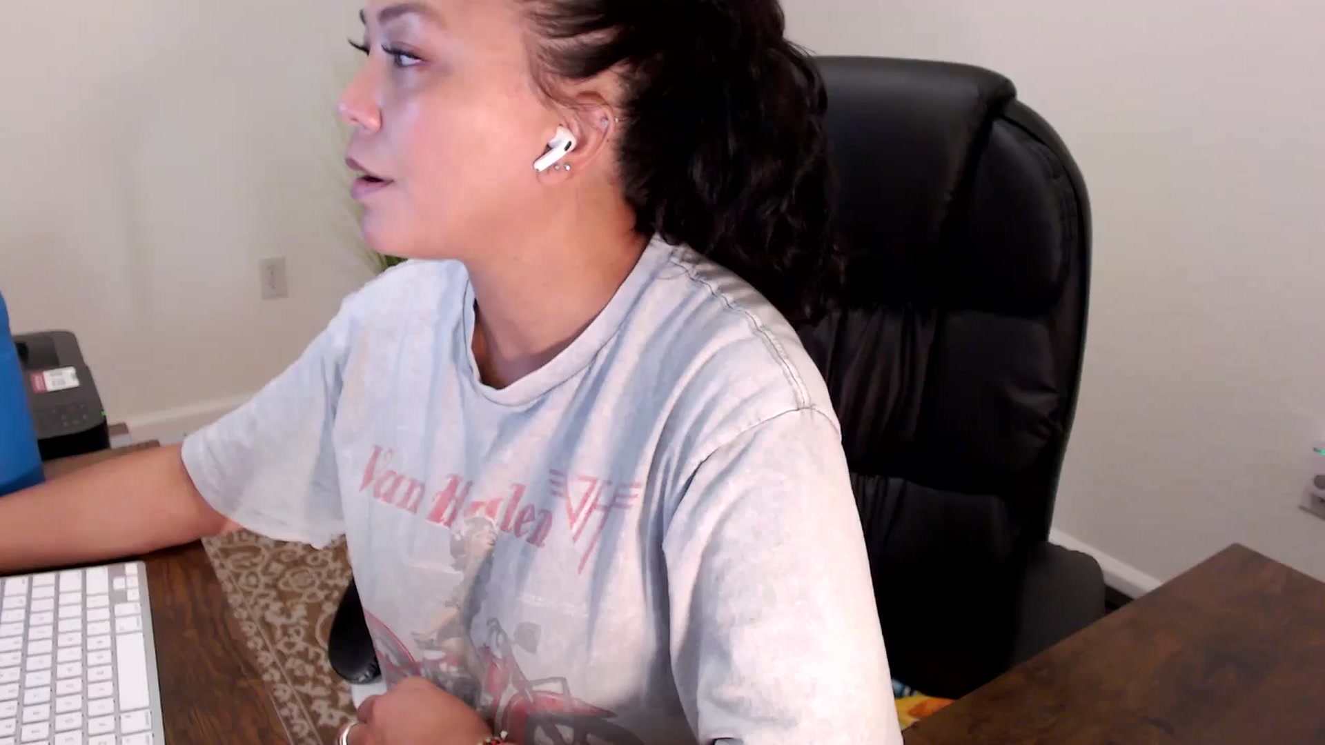 Gallery image thumbnail from MickaylaStar's myfreecams stream on, 08/19/2025, 19:59 image 4 of 20