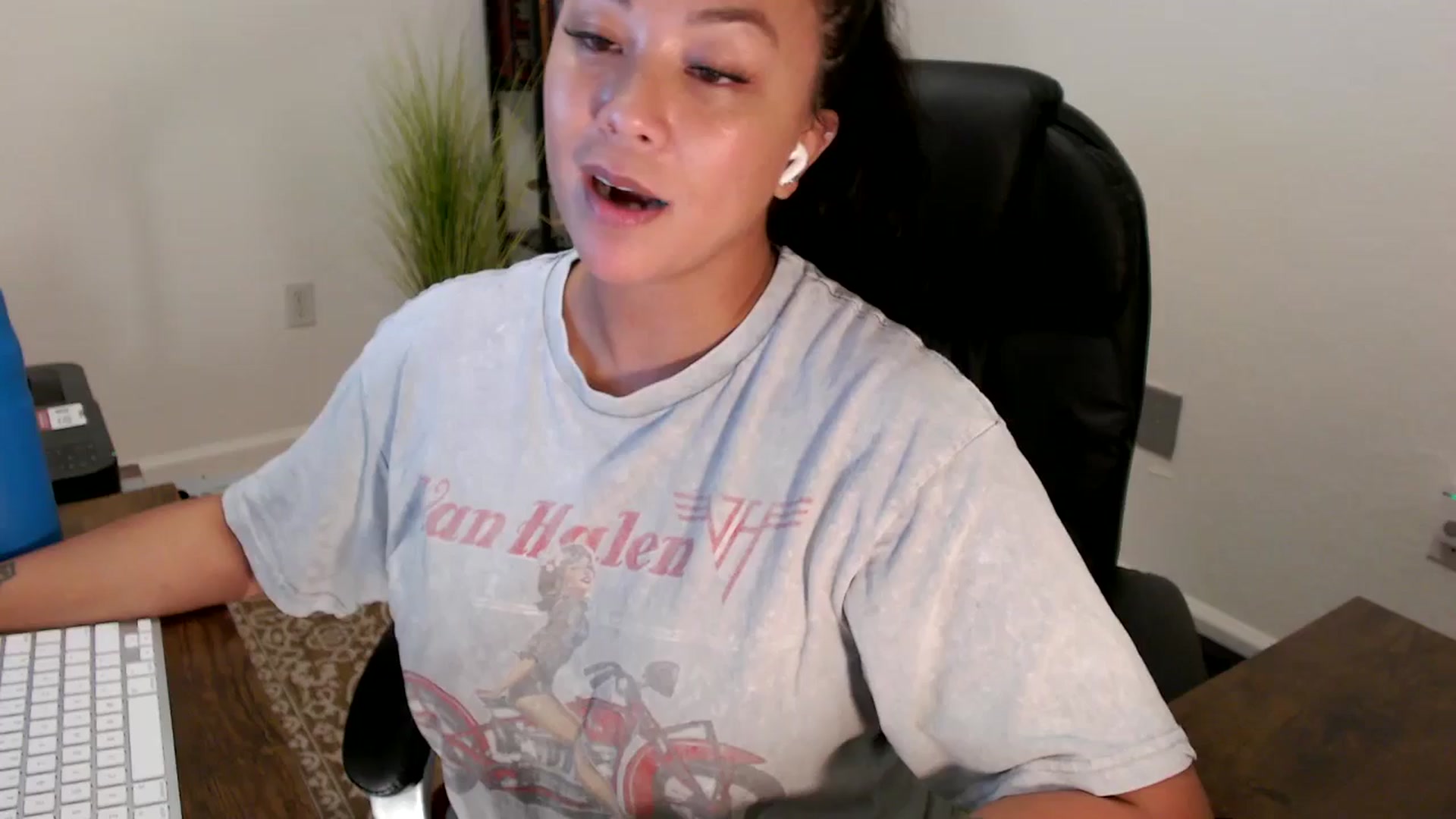 Gallery image thumbnail from MickaylaStar's myfreecams stream on, 08/19/2025, 19:59 image 5 of 20