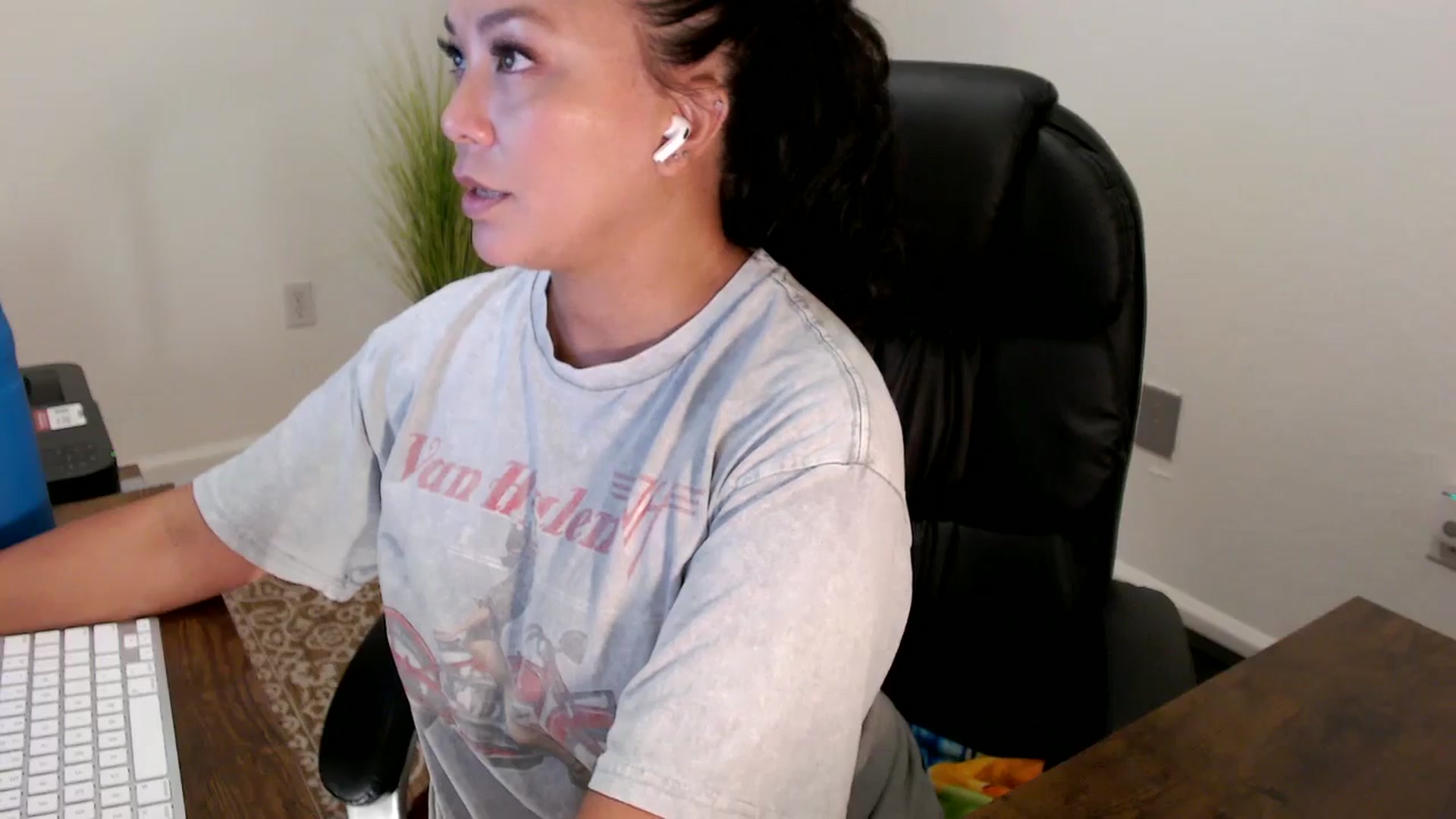 Gallery image thumbnail from MickaylaStar's myfreecams stream on, 08/19/2025, 19:59 image 8 of 20