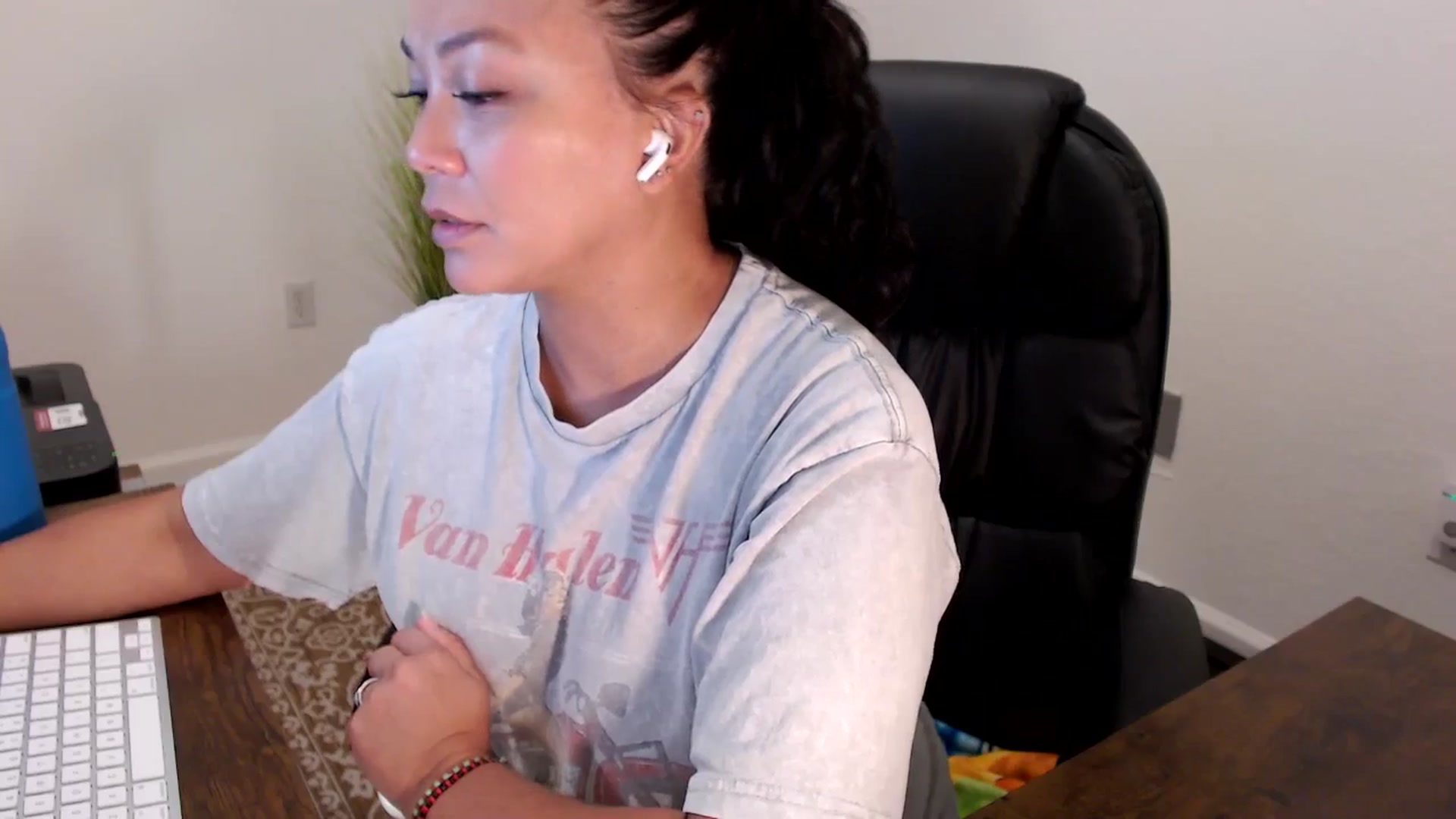 Gallery image thumbnail from MickaylaStar's myfreecams stream on, 08/19/2025, 19:59 image 2 of 20