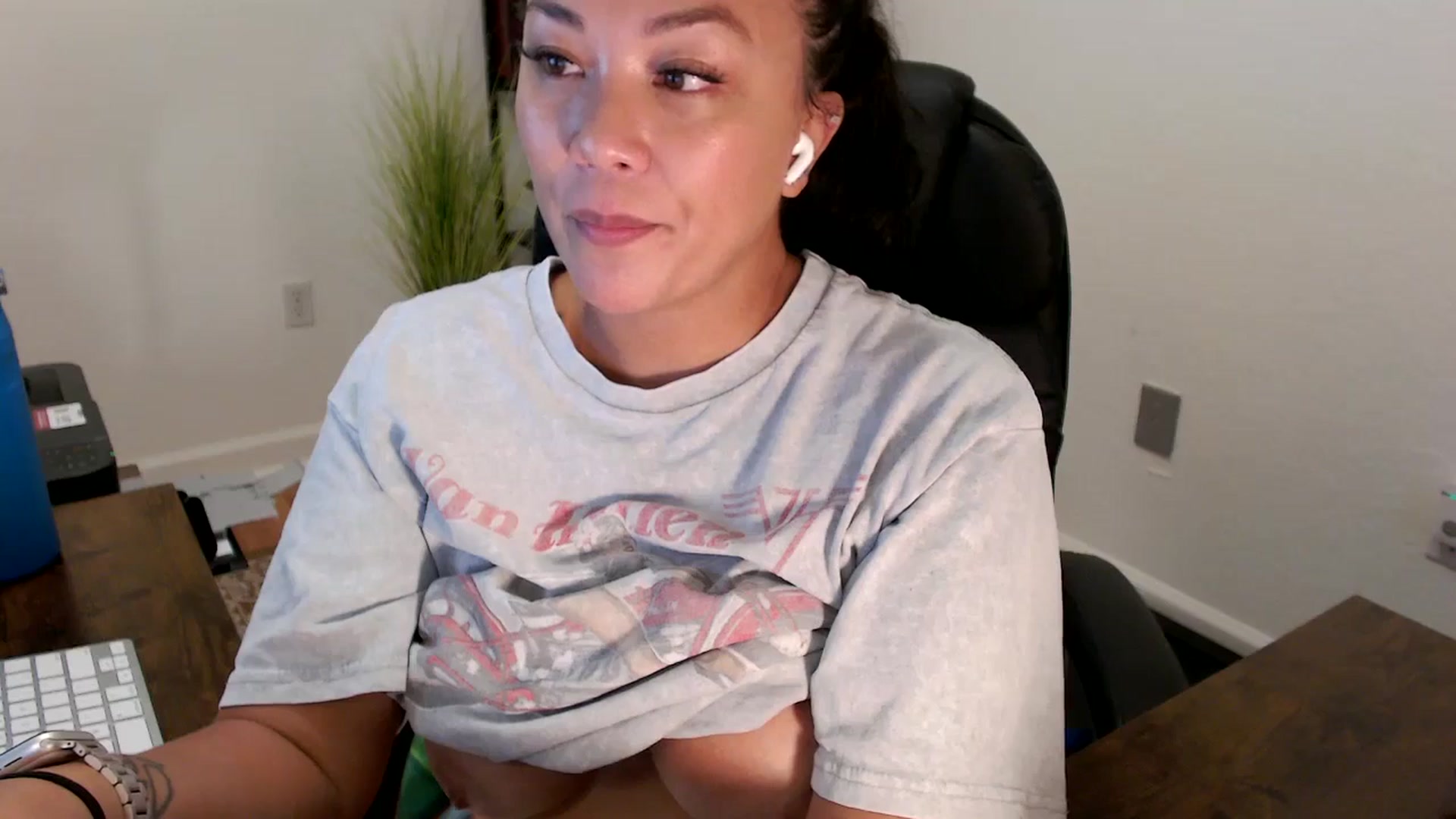 Gallery image thumbnail from MickaylaStar's myfreecams stream on, 08/19/2025, 21:30 image 2 of 20