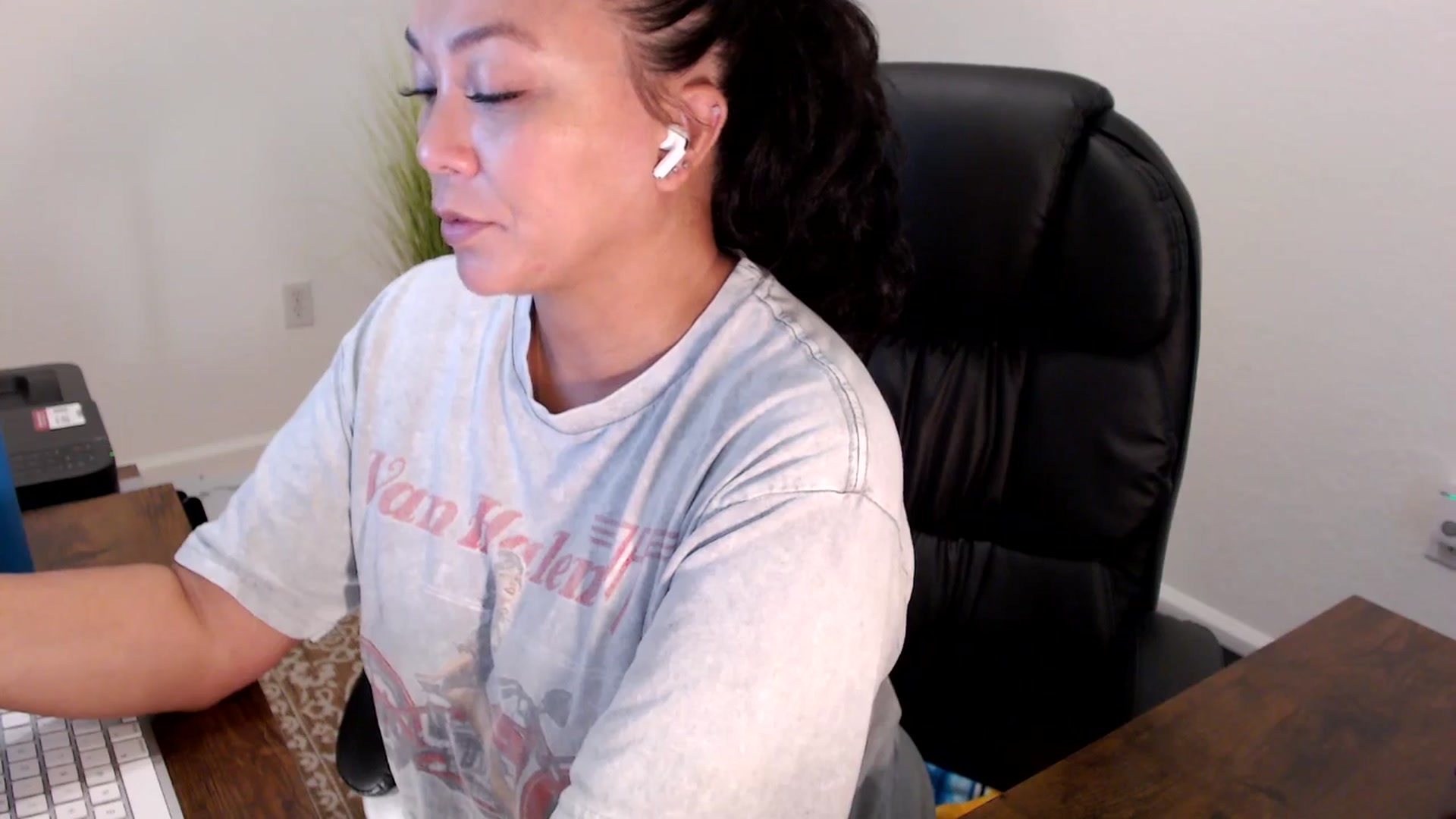 Gallery image thumbnail from MickaylaStar's myfreecams stream on, 08/19/2025, 21:30 image 12 of 20