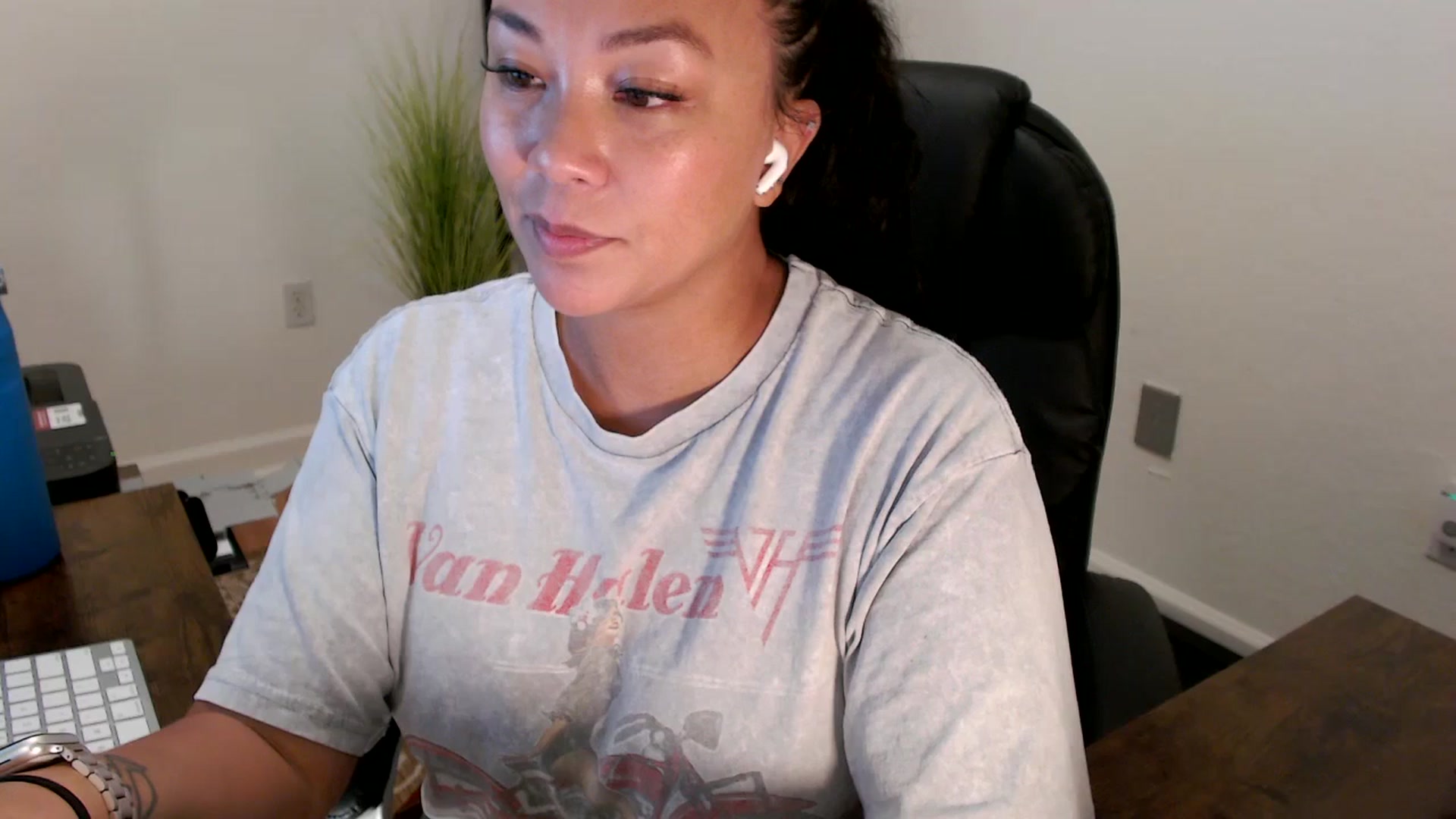 Gallery image thumbnail from MickaylaStar's myfreecams stream on, 08/19/2025, 21:30 image 1 of 20