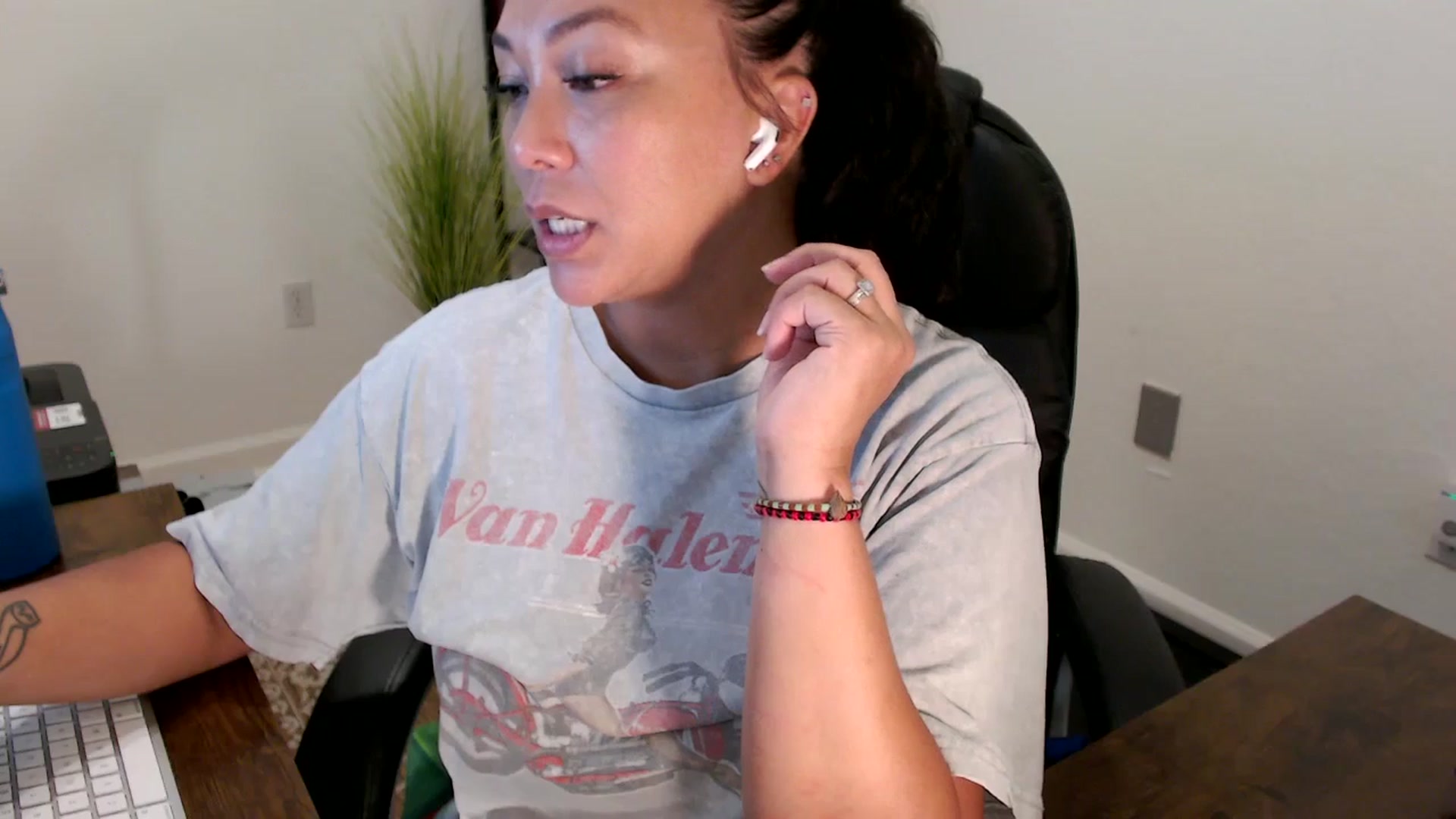 Gallery image thumbnail from MickaylaStar's myfreecams stream on, 08/19/2025, 21:30 image 4 of 20