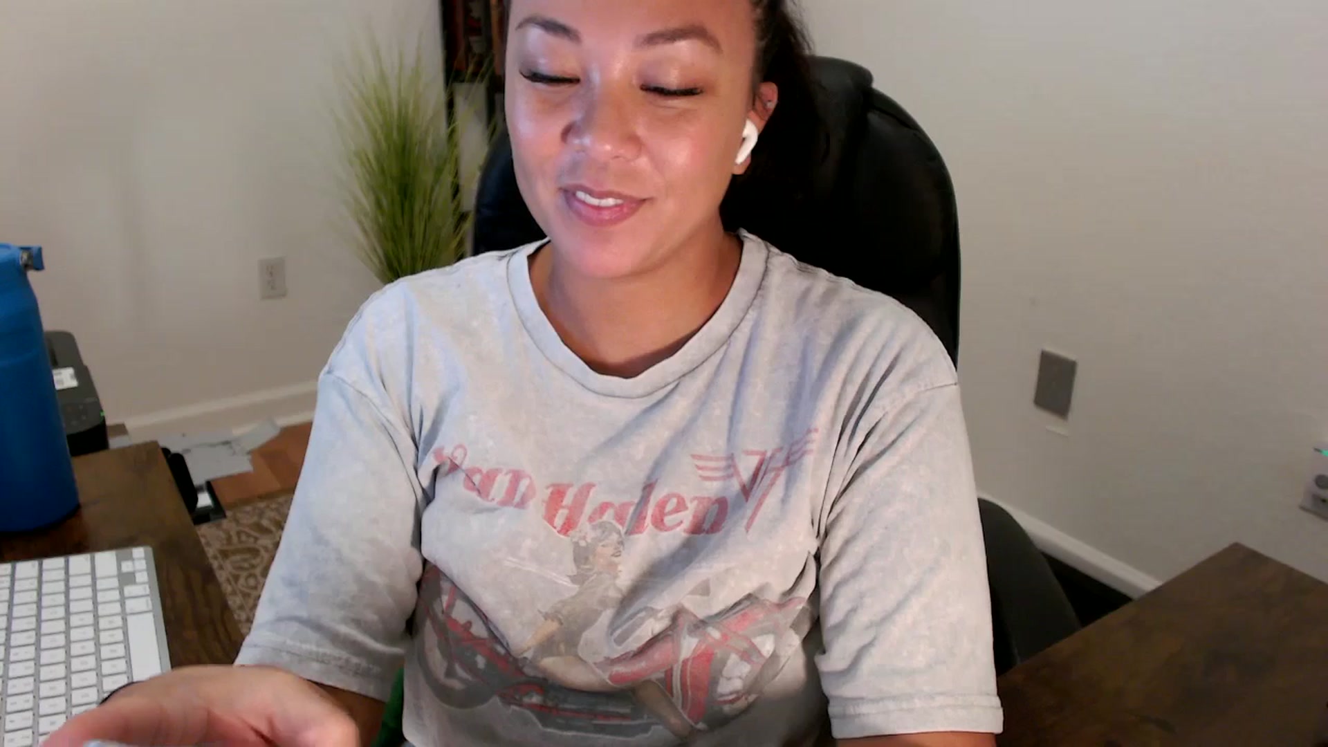 Gallery image thumbnail from MickaylaStar's myfreecams stream on, 08/19/2025, 21:30 image 18 of 20