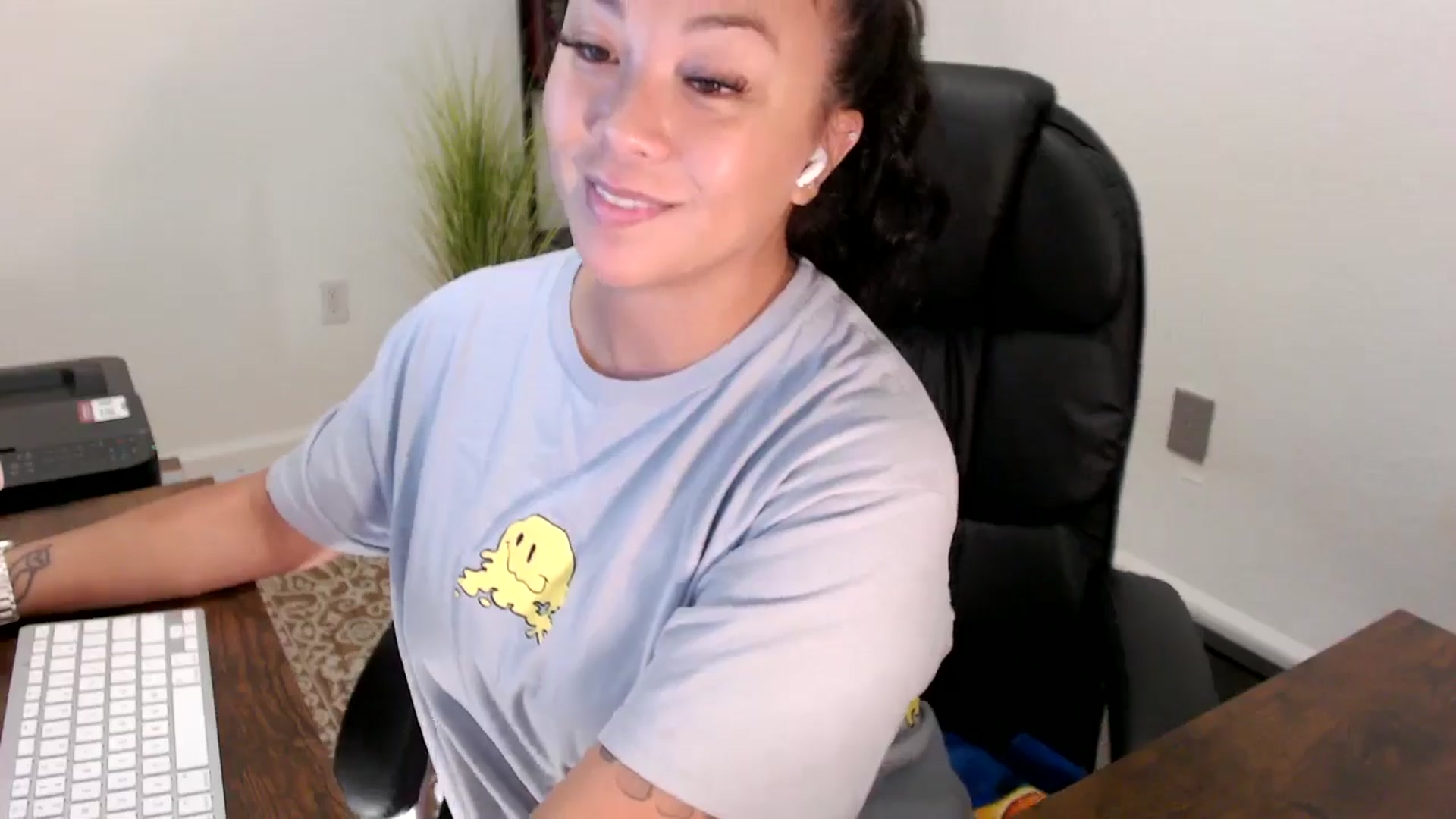 Gallery image thumbnail from MickaylaStar's myfreecams stream on, 08/20/2025, 13:19 image 19 of 20