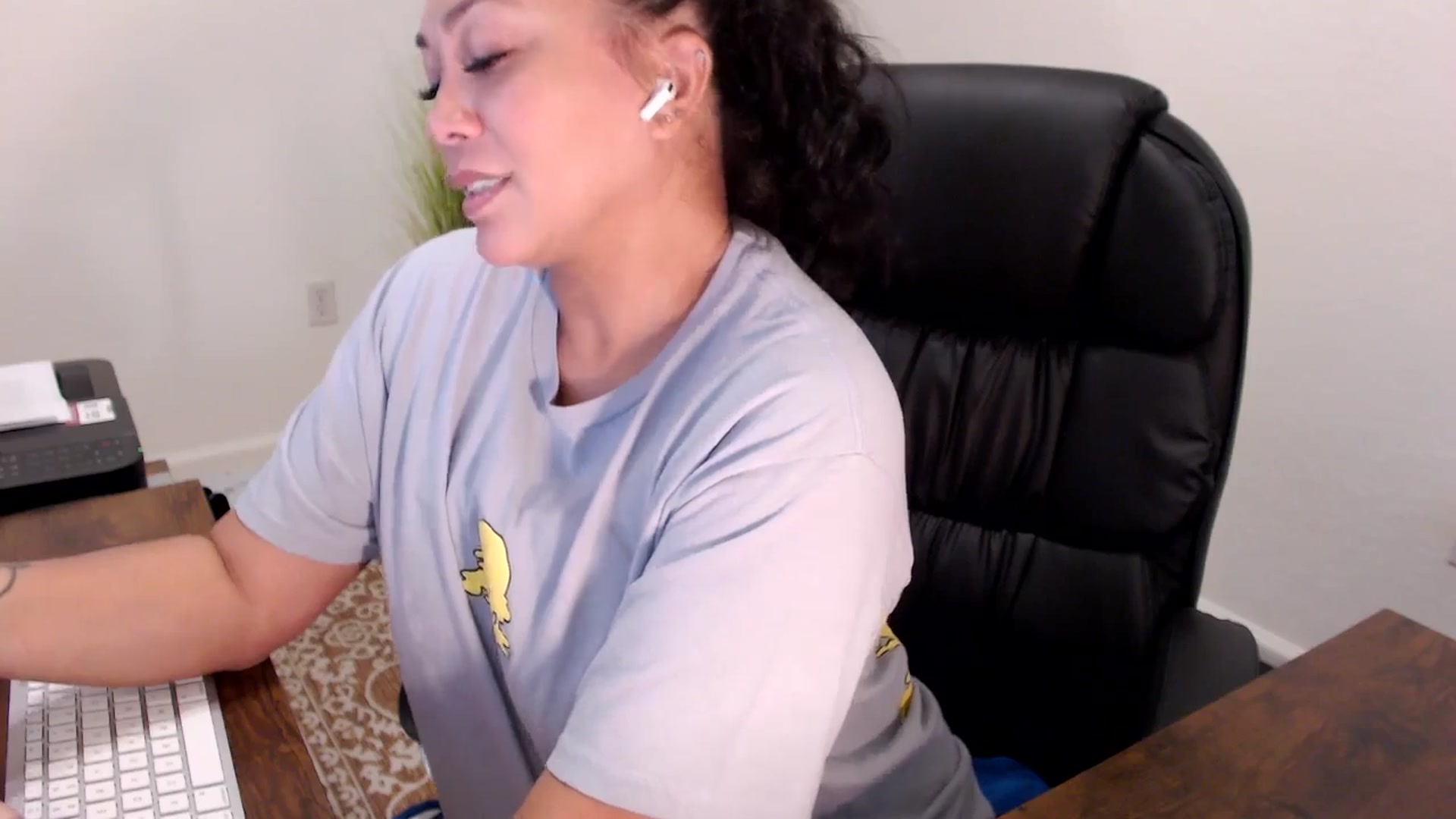 Gallery image thumbnail from MickaylaStar's myfreecams stream on, 08/20/2025, 13:49 image 11 of 20
