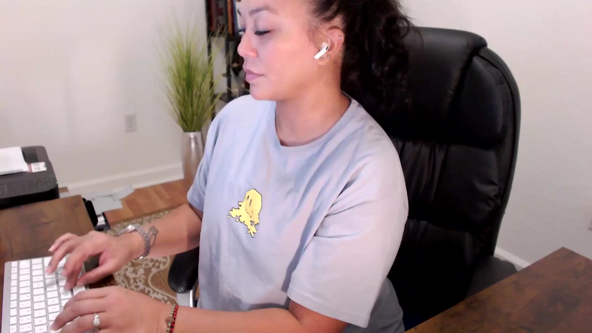 Gallery image thumbnail from MickaylaStar's myfreecams stream on, 08/20/2025, 13:49 image 13 of 20