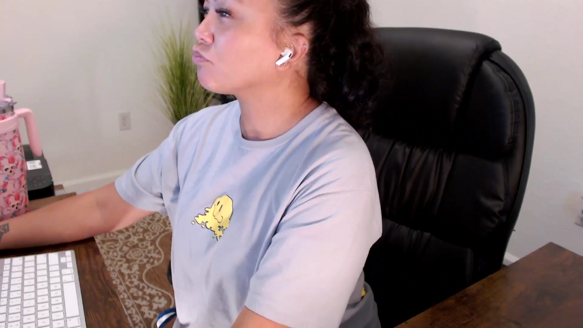 Gallery image thumbnail from MickaylaStar's myfreecams stream on, 08/20/2025, 15:03 image 12 of 20