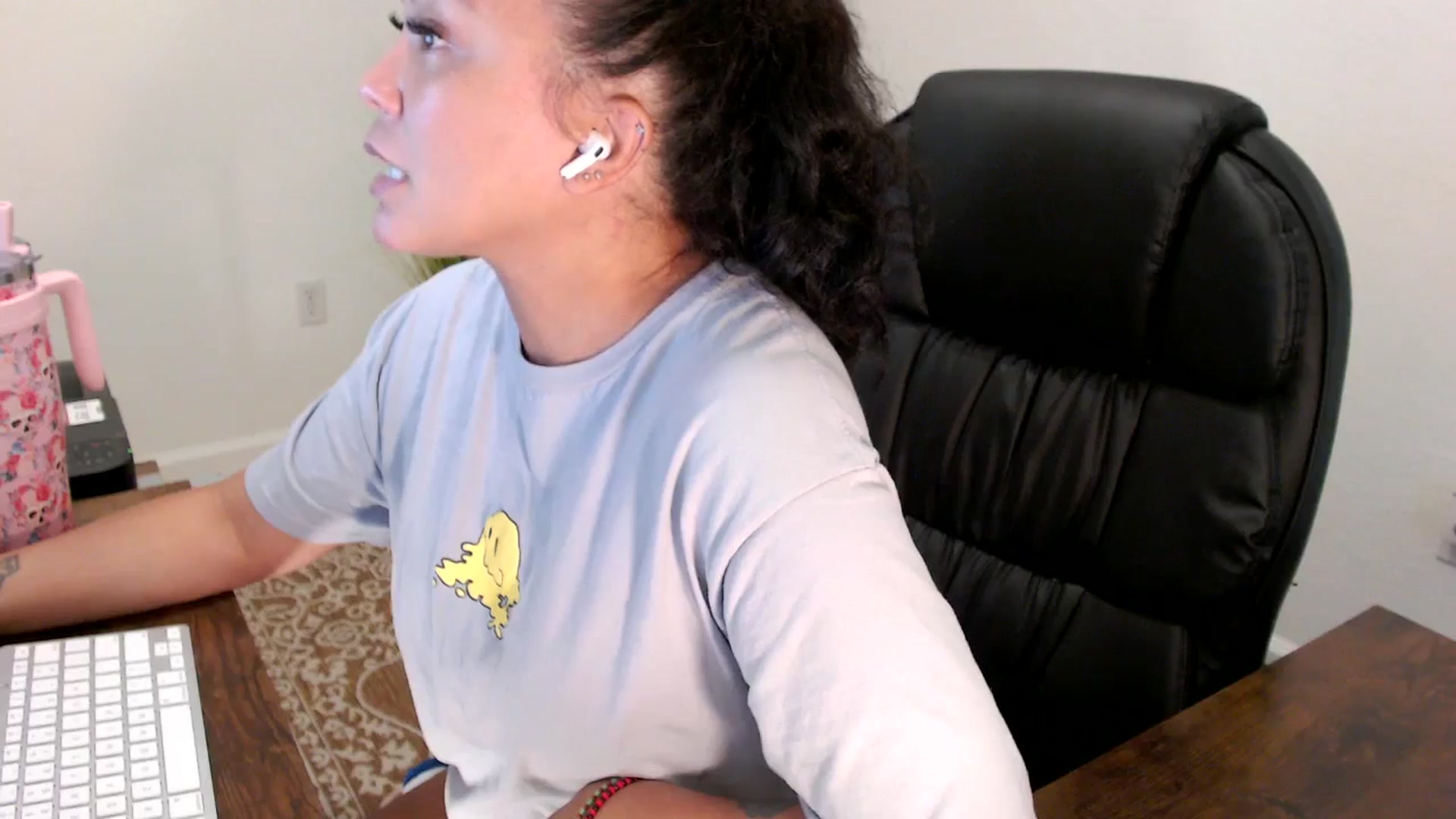 Gallery image thumbnail from MickaylaStar's myfreecams stream on, 08/20/2025, 15:03 image 8 of 20