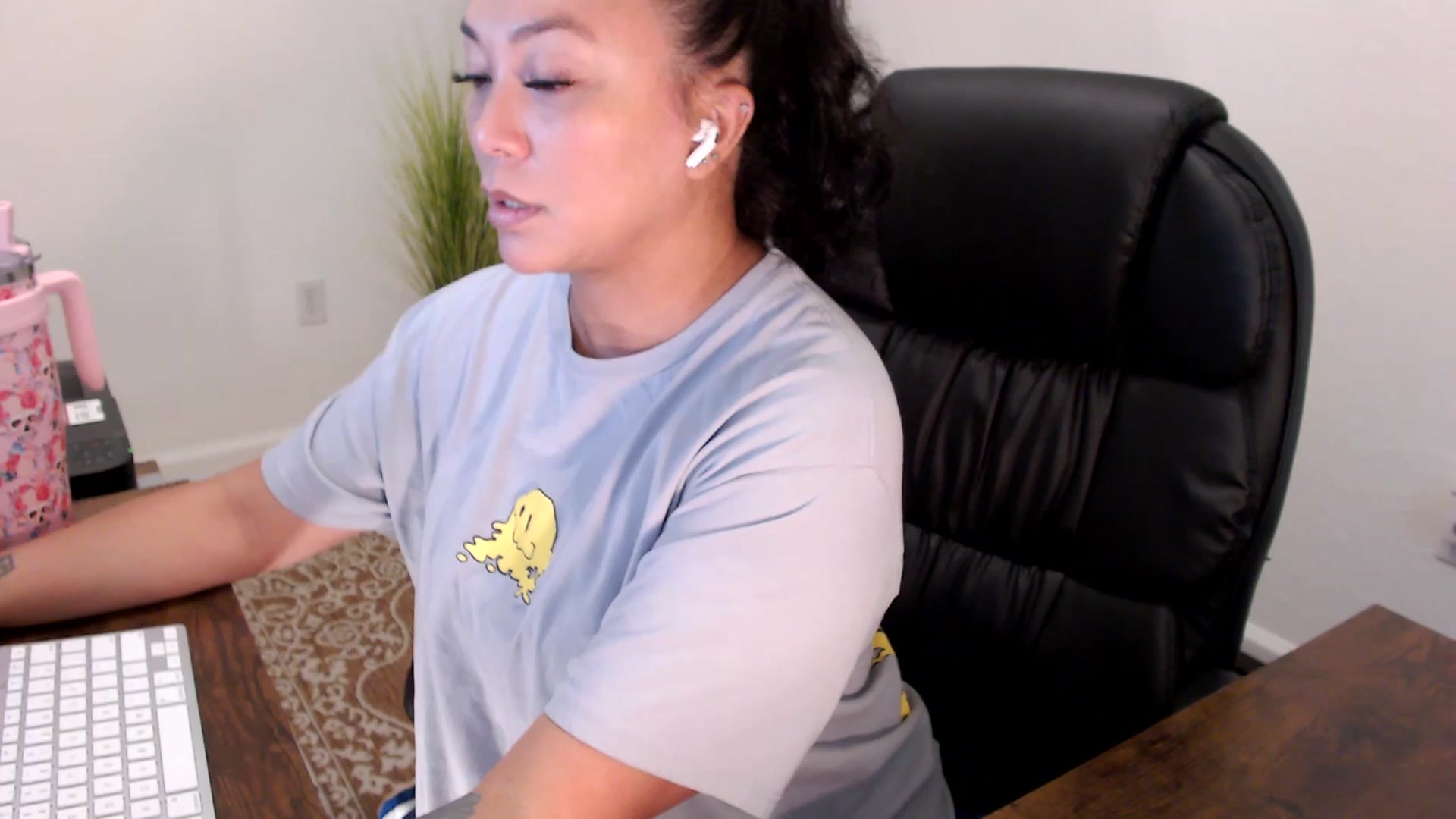 Gallery image thumbnail from MickaylaStar's myfreecams stream on, 08/20/2025, 15:03 image 13 of 20