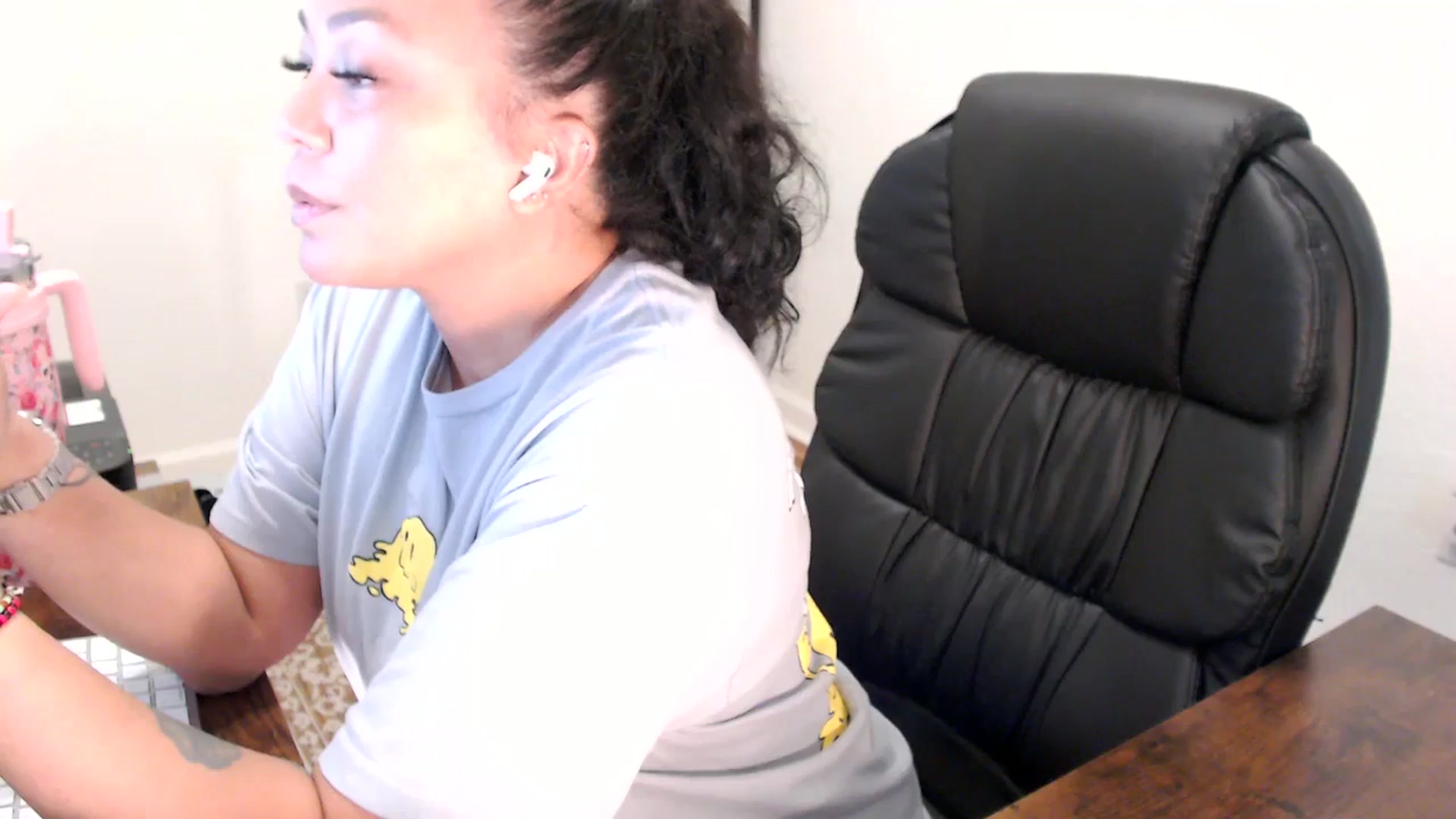 Gallery image thumbnail from MickaylaStar's myfreecams stream on, 08/20/2025, 15:03 image 9 of 20